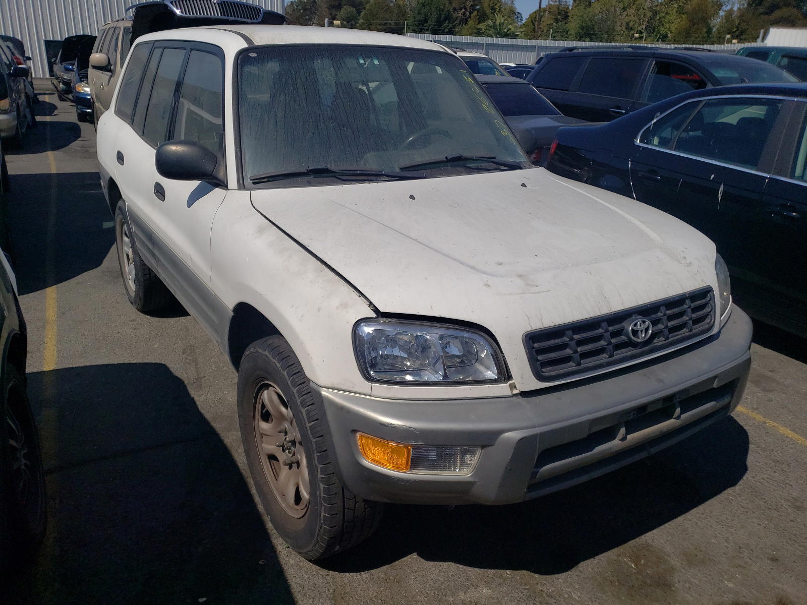 TOYOTA RAV4 2000 with VIN JT3GP10V1Y0045167 - Photo from auction