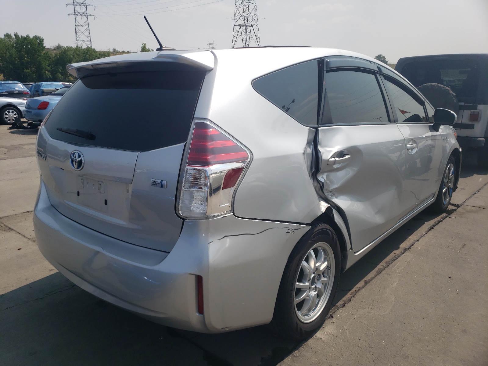 Photo 4 from auction – 2015 TOYOTA PRIUS V with VIN JTDZN3EU9FJ037511