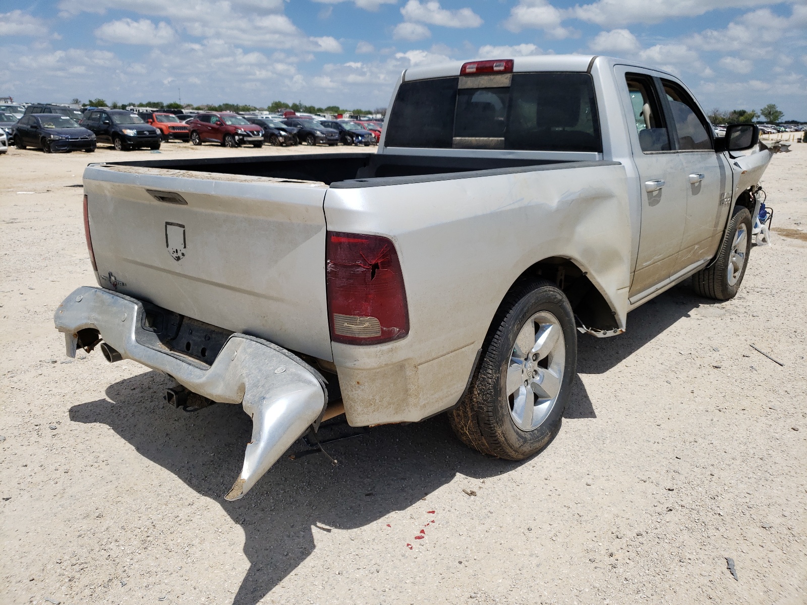 Zdjęcie 4 z aukcji – 2015 RAM 1500 SLT z VIN 1C6RR6GT1FS547461