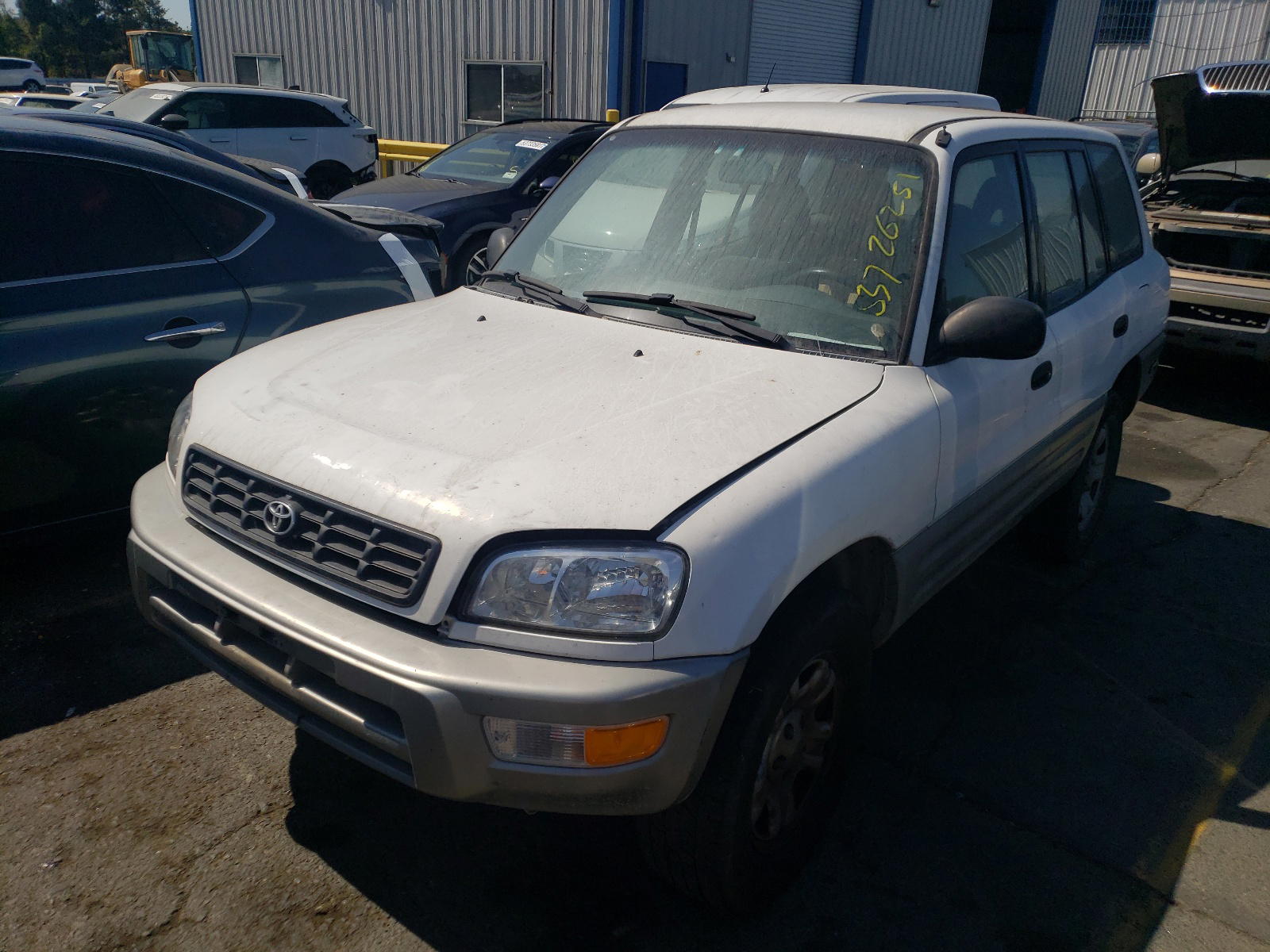 Photo 2 from auction – 2000 TOYOTA RAV4 with VIN JT3GP10V1Y0045167