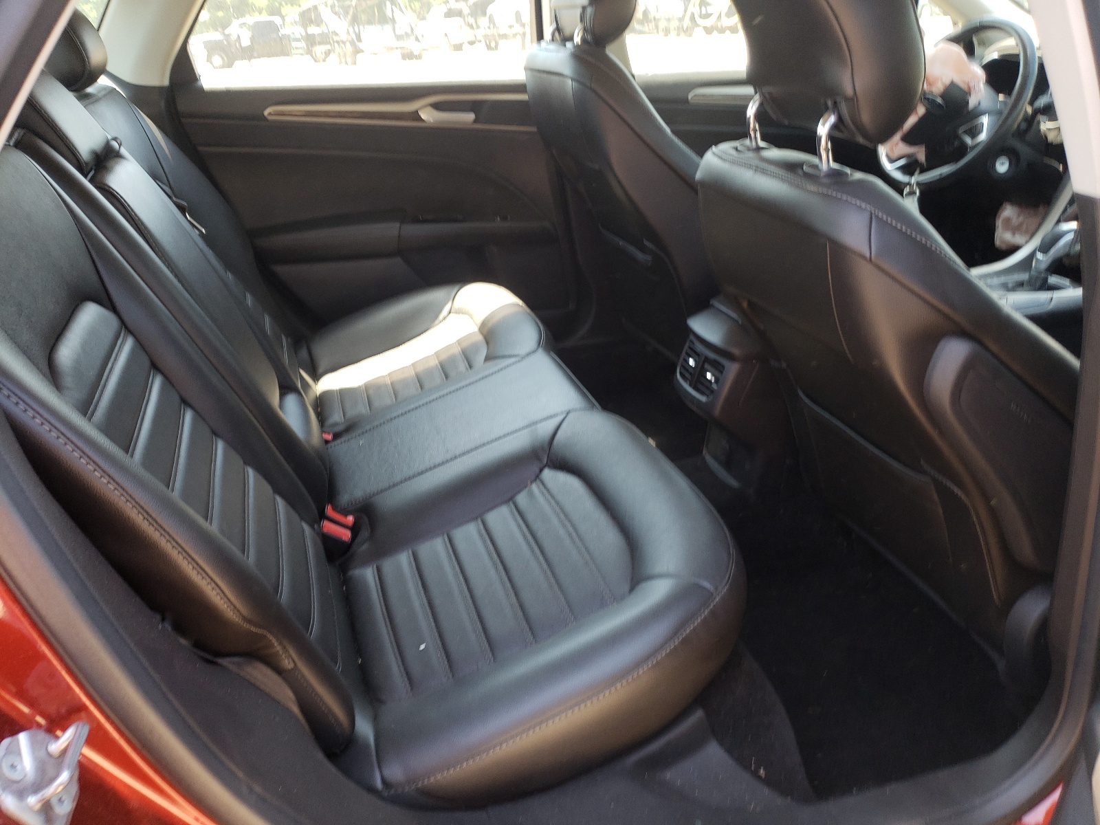 Photo 6 from auction – 2014 FORD FUSION SE with VIN 3FA6P0HD7ER312472