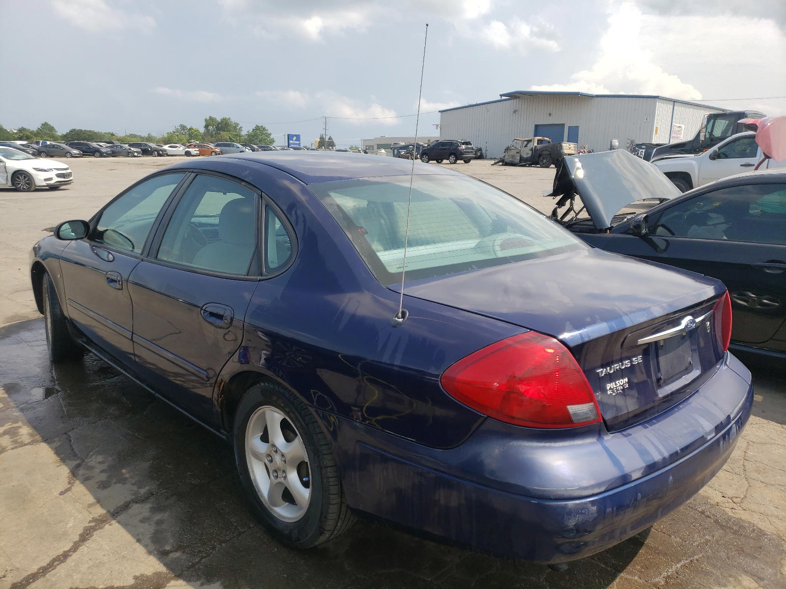 Photo 3 from auction – 2001 FORD TAURUS SE with VIN 1FAFP53261G271479