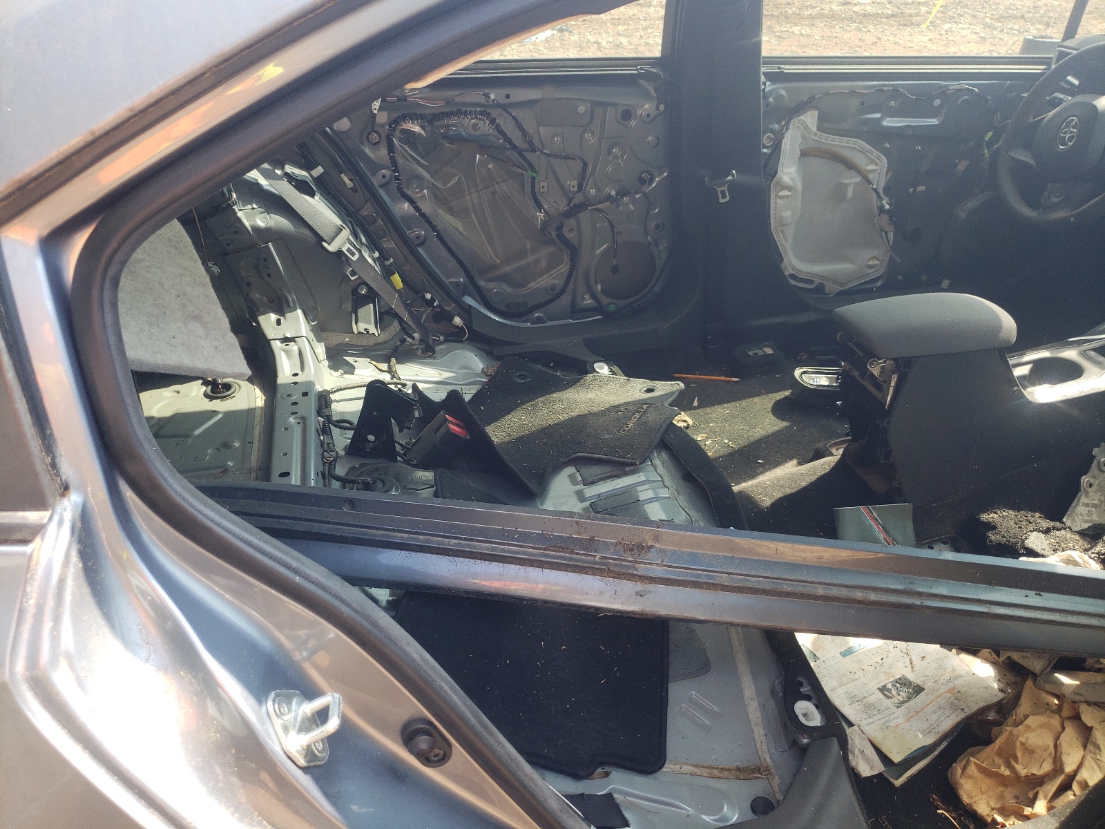 Photo 6 from auction – 2020 TOYOTA COROLLA LE with VIN JTDEPRAE2LJ018174