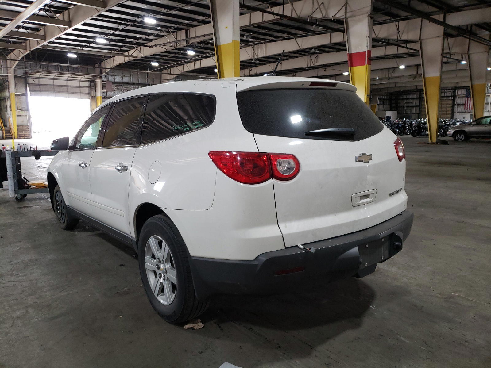 Photo 3 from auction – 2011 CHEVROLET TRAVERSE L with VIN 1GNKRGED8BJ199404