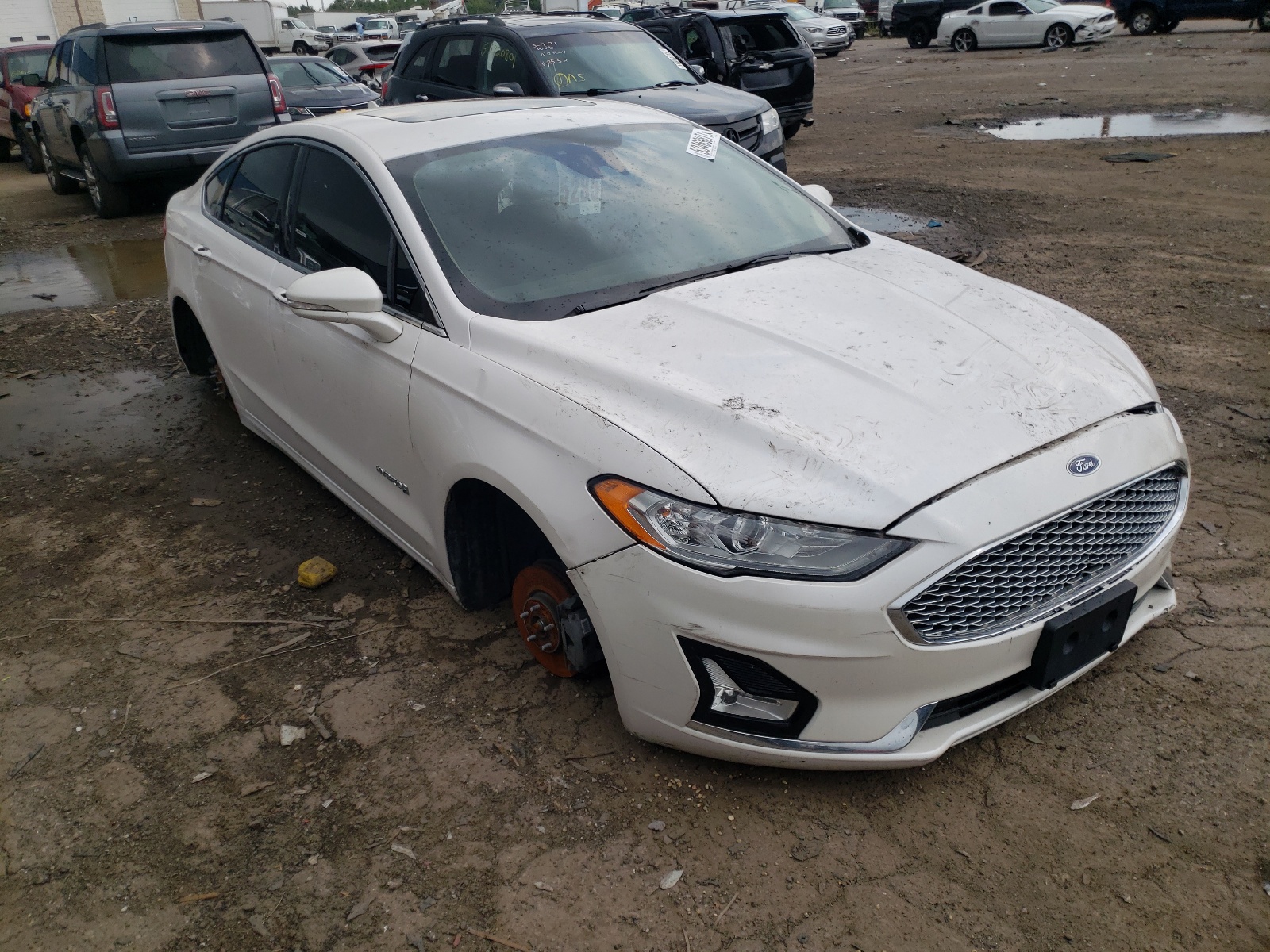 FORD FUSION TIT 2019 with VIN 3FA6P0RU0KR273640 - Photo from auction