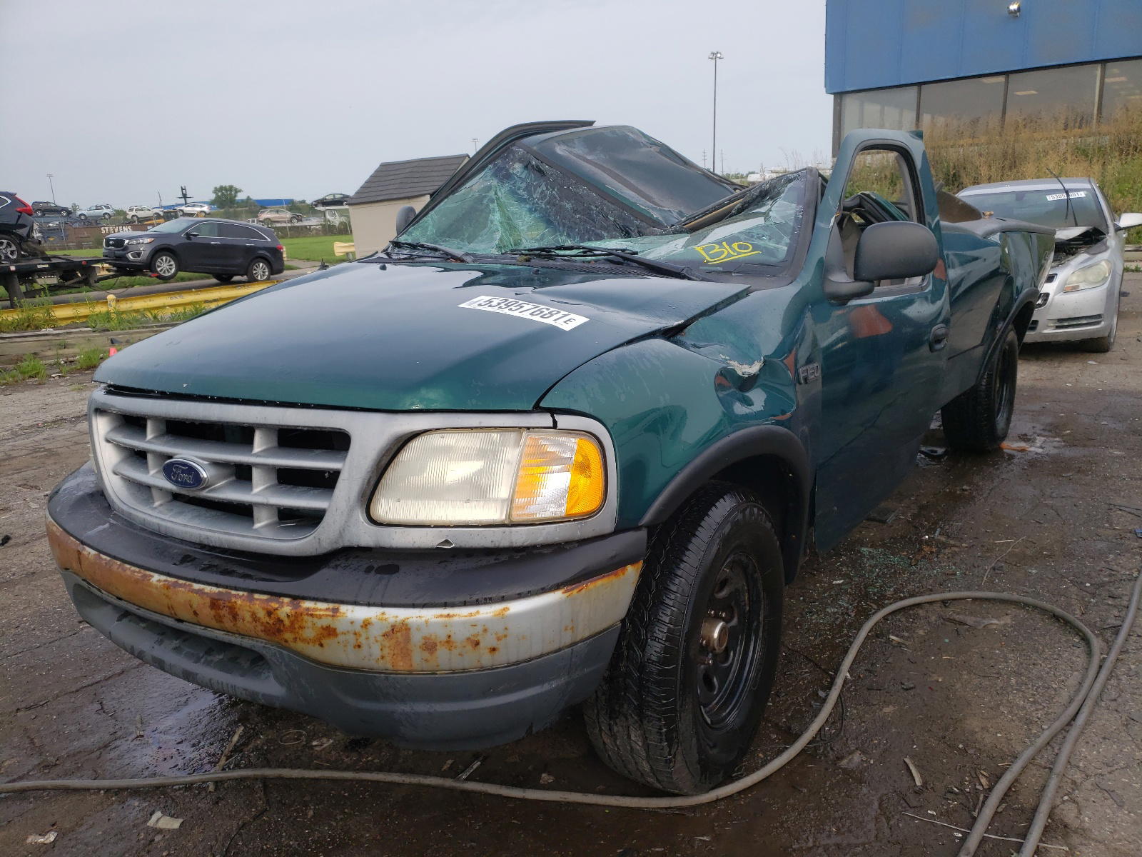 Photo 2 from auction – 2000 FORD F150 with VIN 1FTZF1825YNA92061