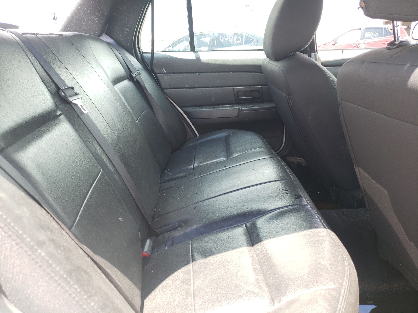 Photo 6 from auction – 2011 FORD CROWN VICT with VIN 2FABP7BV0BX123636
