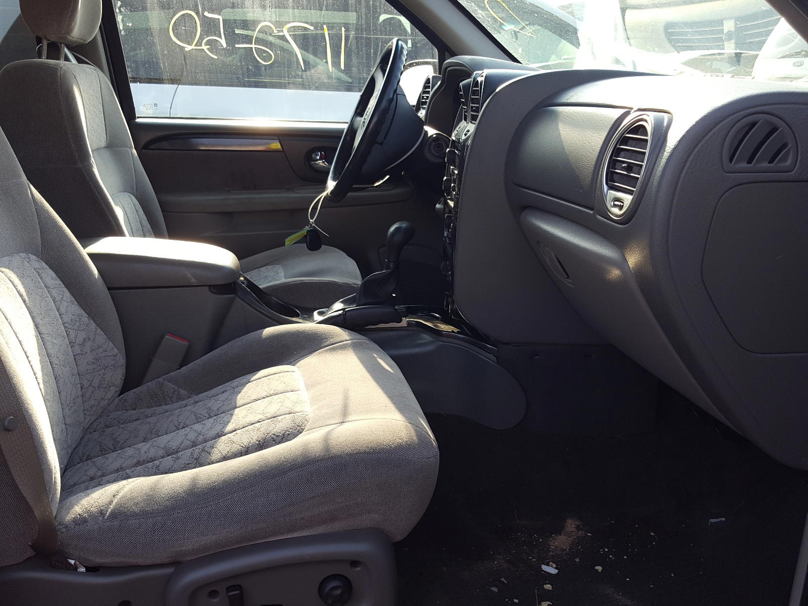 Photo 5 from auction – 2002 GMC ENVOY with VIN 1GKDT13S822441642