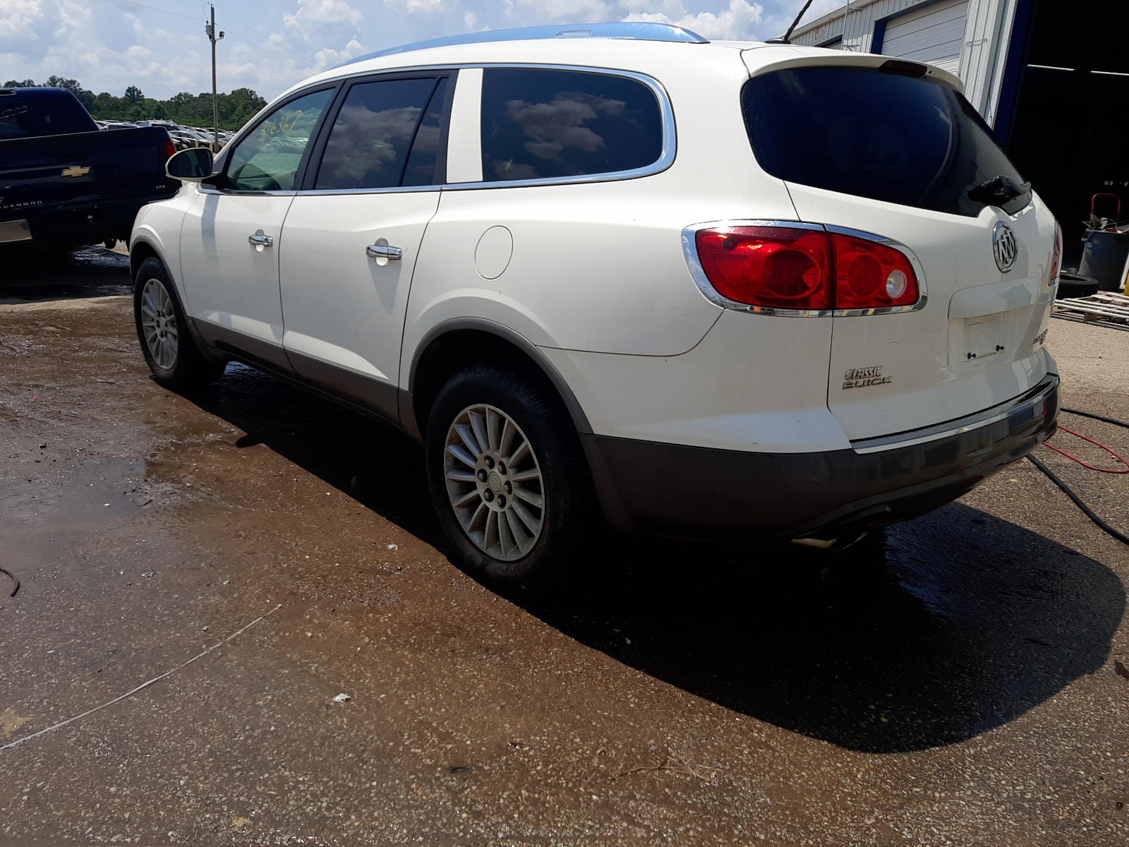 Photo 3 from auction – 2009 BUICK ENCLAVE CX with VIN 5GAER23D29J189992