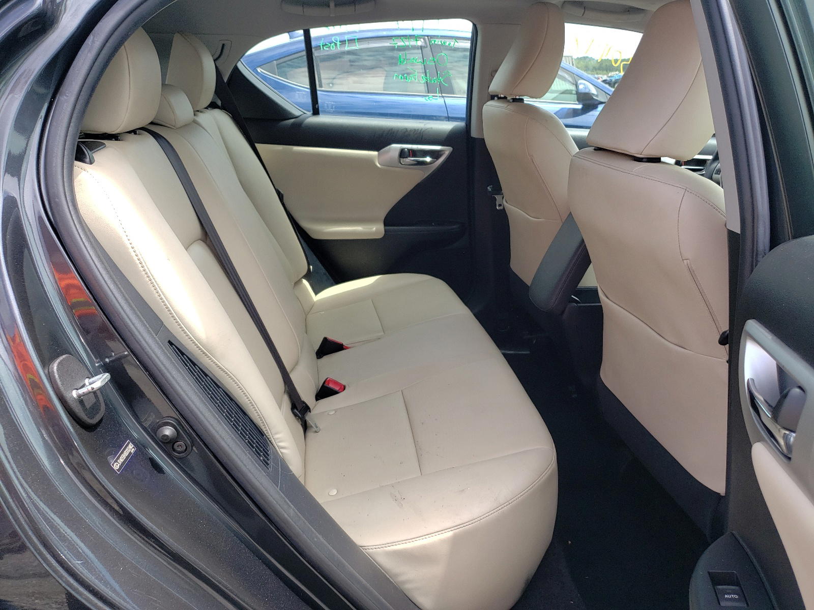 Photo 6 from auction – 2011 LEXUS CT 200 with VIN JTHKD5BH6B2002483