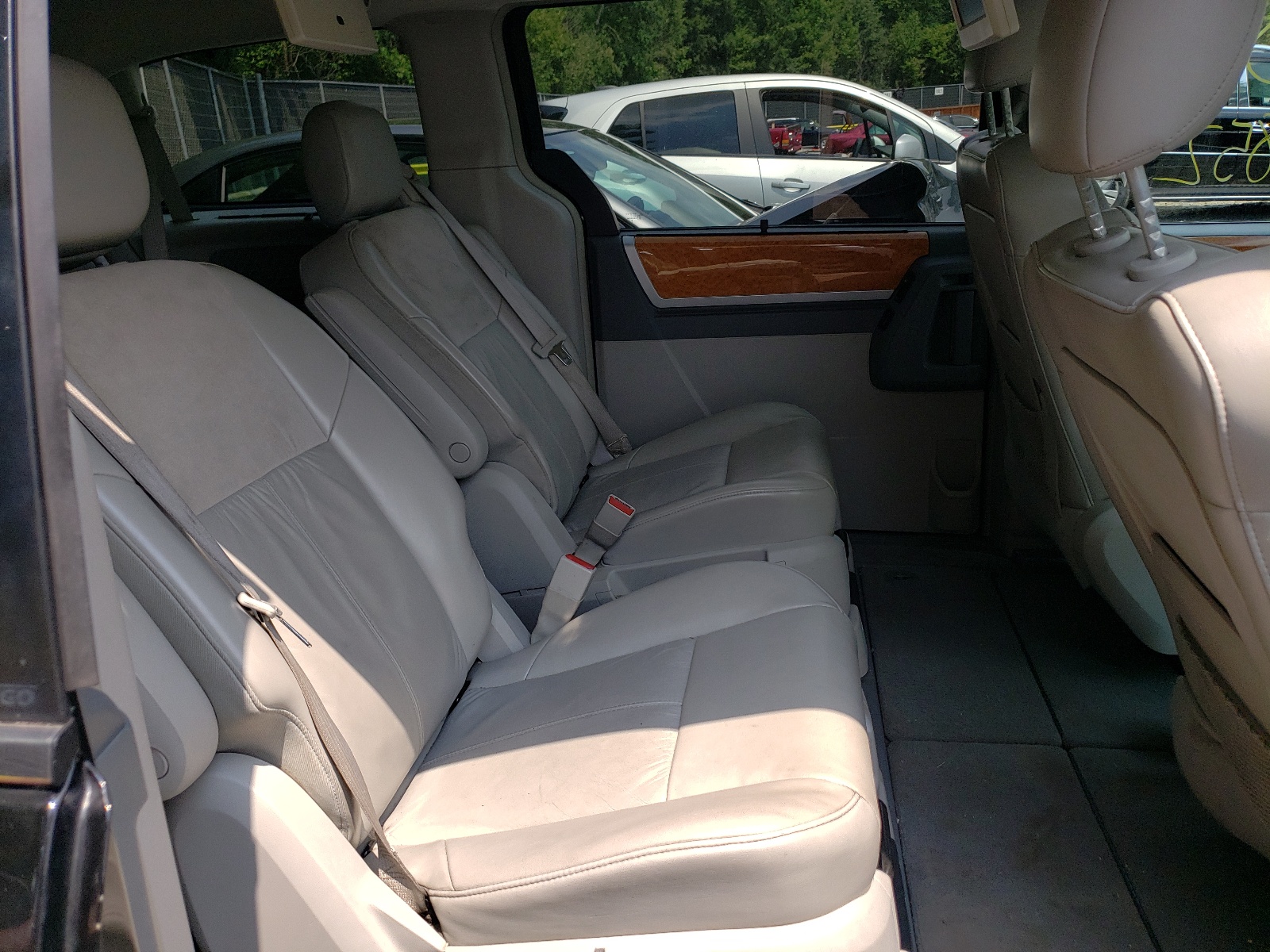Photo 6 from auction – 2008 CHRYSLER TOWN & COU with VIN 2A8HR64X48R632111
