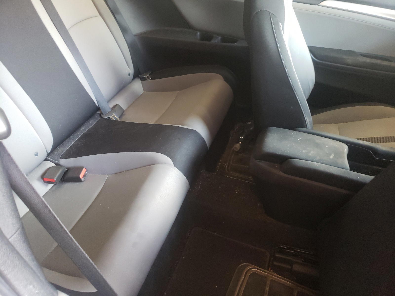 Photo 6 from auction – 2016 HONDA CIVIC with VIN 2HGFC3B38GH352048
