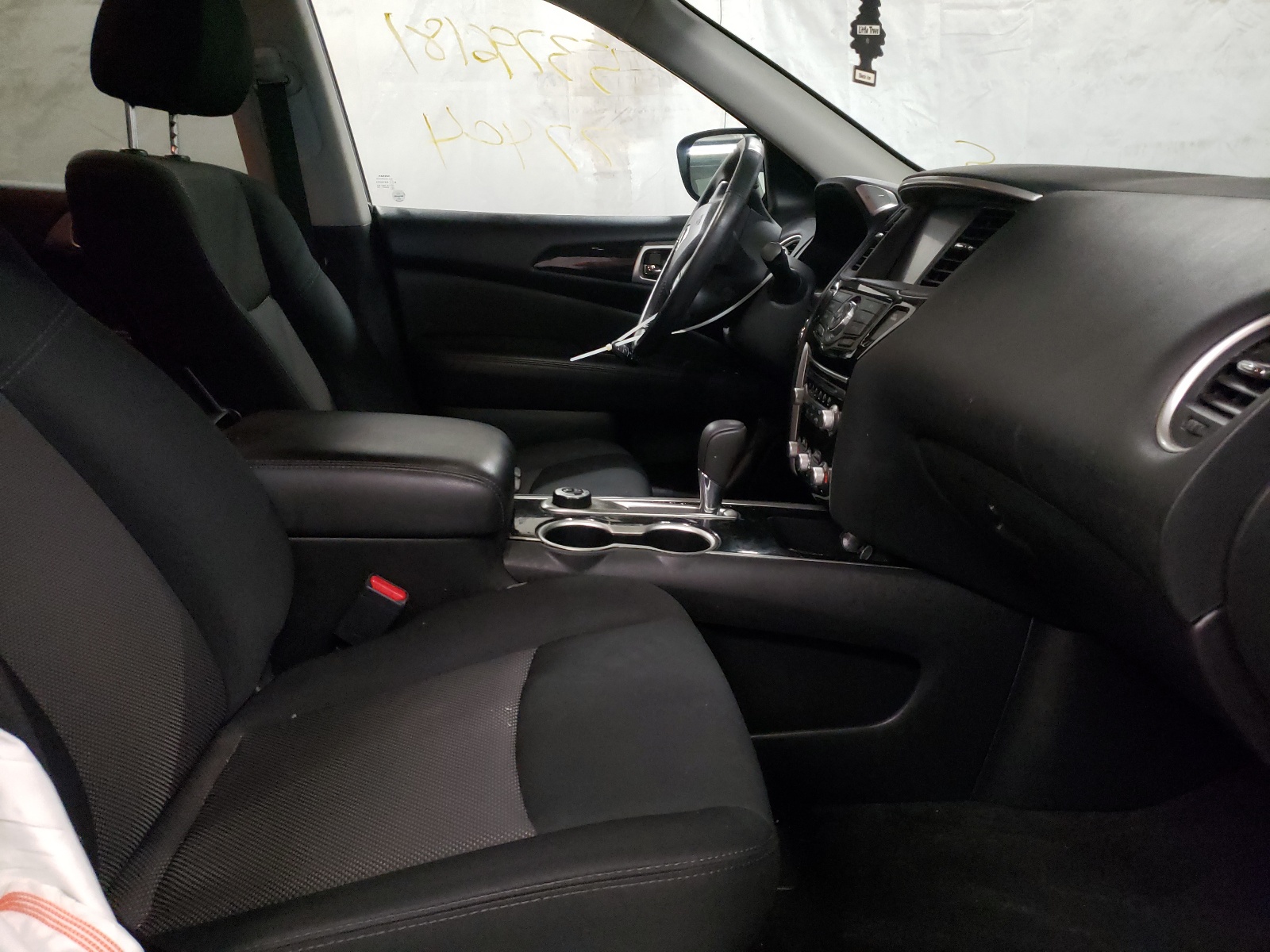 Photo 5 from auction – 2018 NISSAN PATHFINDER with VIN 5N1DR2MM8JC651727