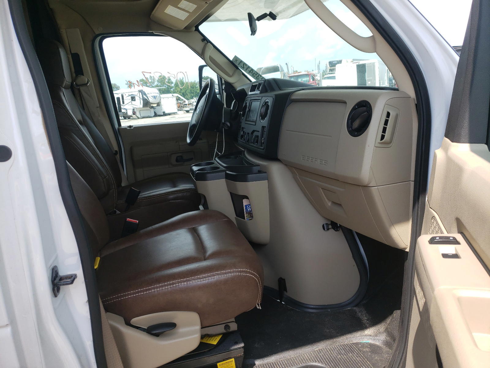Photo 5 from auction – 2019 WILDWOOD GEORGETOWN with VIN 1FDXE4FS4JDC28444