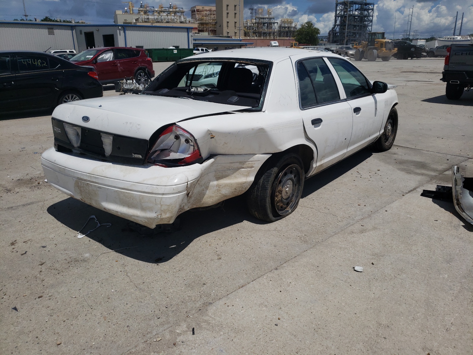 Photo 4 from auction – 2011 FORD CROWN VICT with VIN 2FABP7BV0BX123636