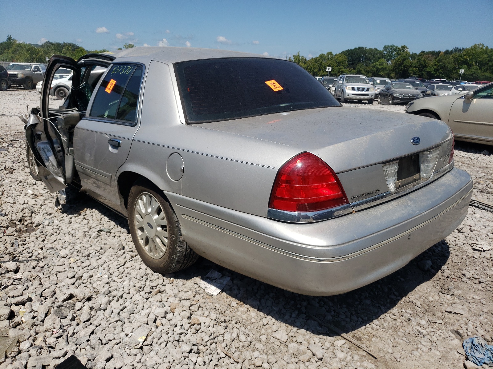 Photo 3 from auction – 2004 FORD CROWN VICT with VIN 2FAFP74W24X151190
