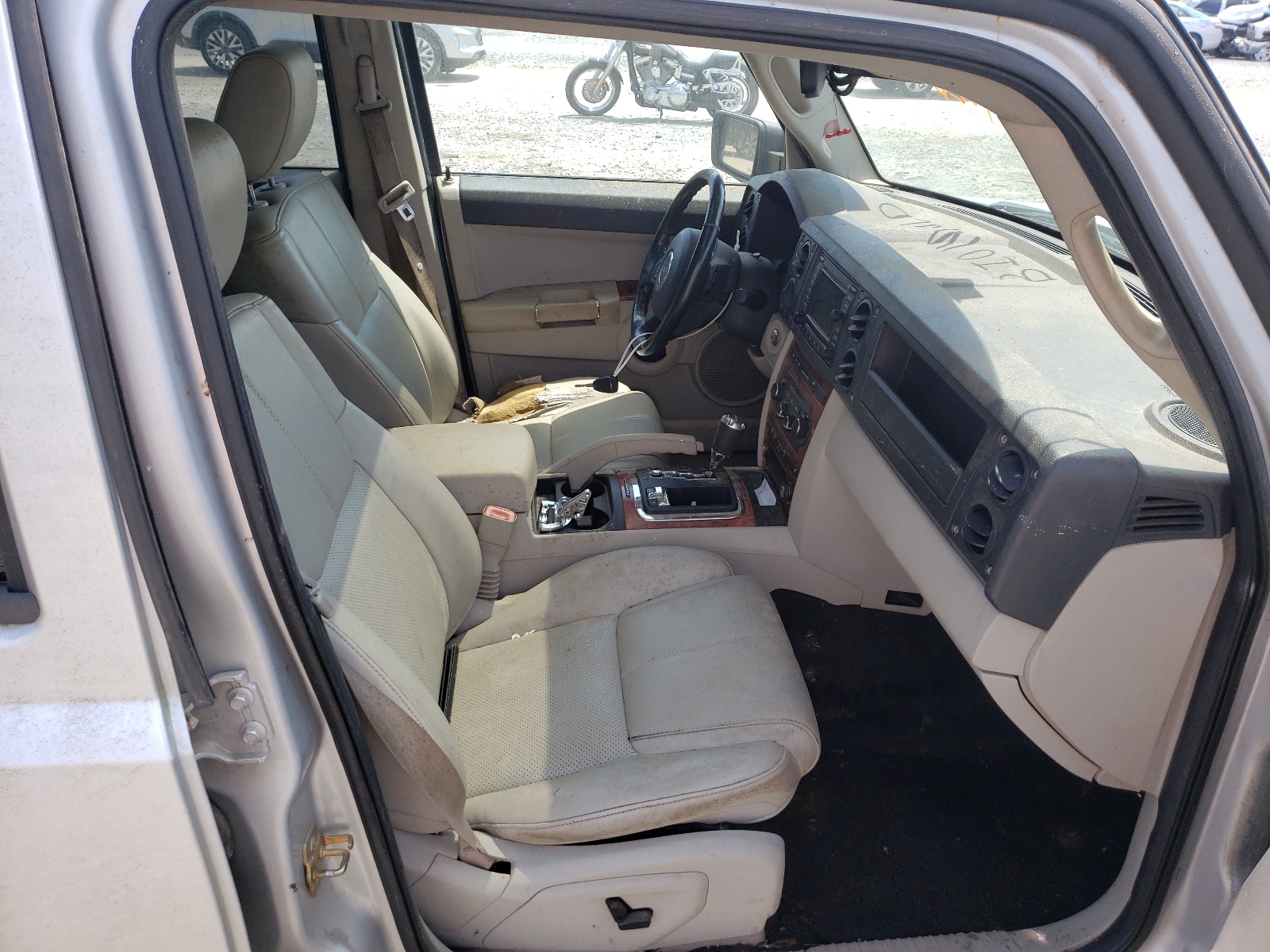 Photo 5 from auction – 2006 JEEP COMMANDER with VIN 1J8HG58236C275797