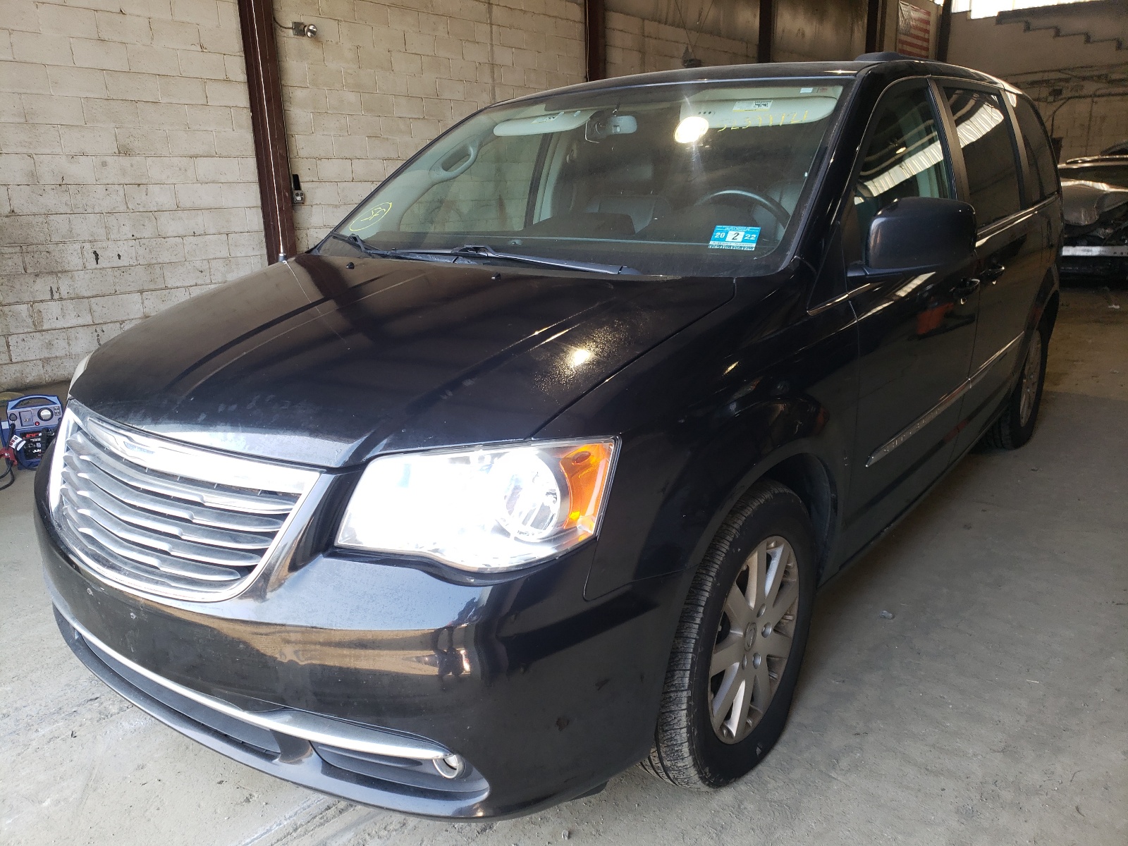 Photo 2 from auction – 2013 CHRYSLER TOWN & COU with VIN 2C4RC1BG3DR559441