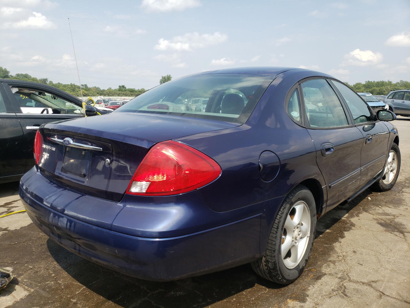 Photo 4 from auction – 2001 FORD TAURUS SE with VIN 1FAFP53261G271479