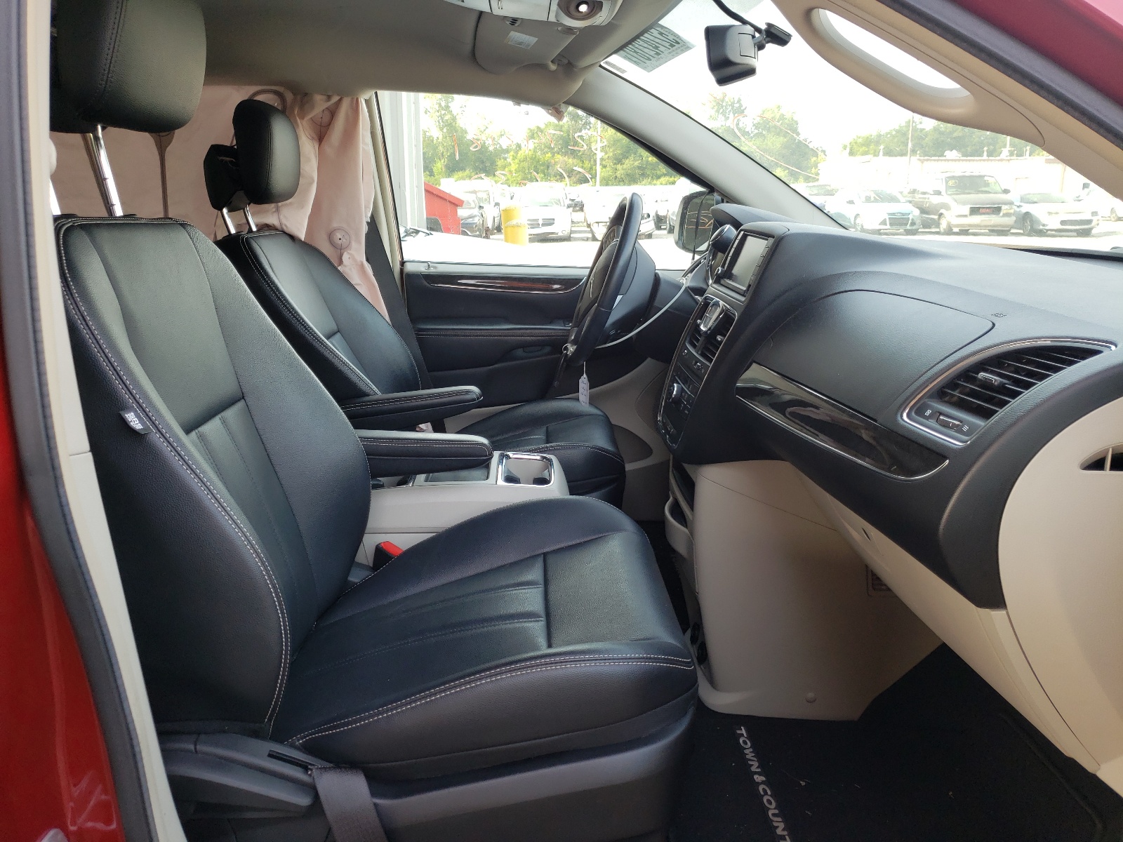 Photo 5 from auction – 2014 CHRYSLER TOWN & COU with VIN 2C4RC1BG2ER134147