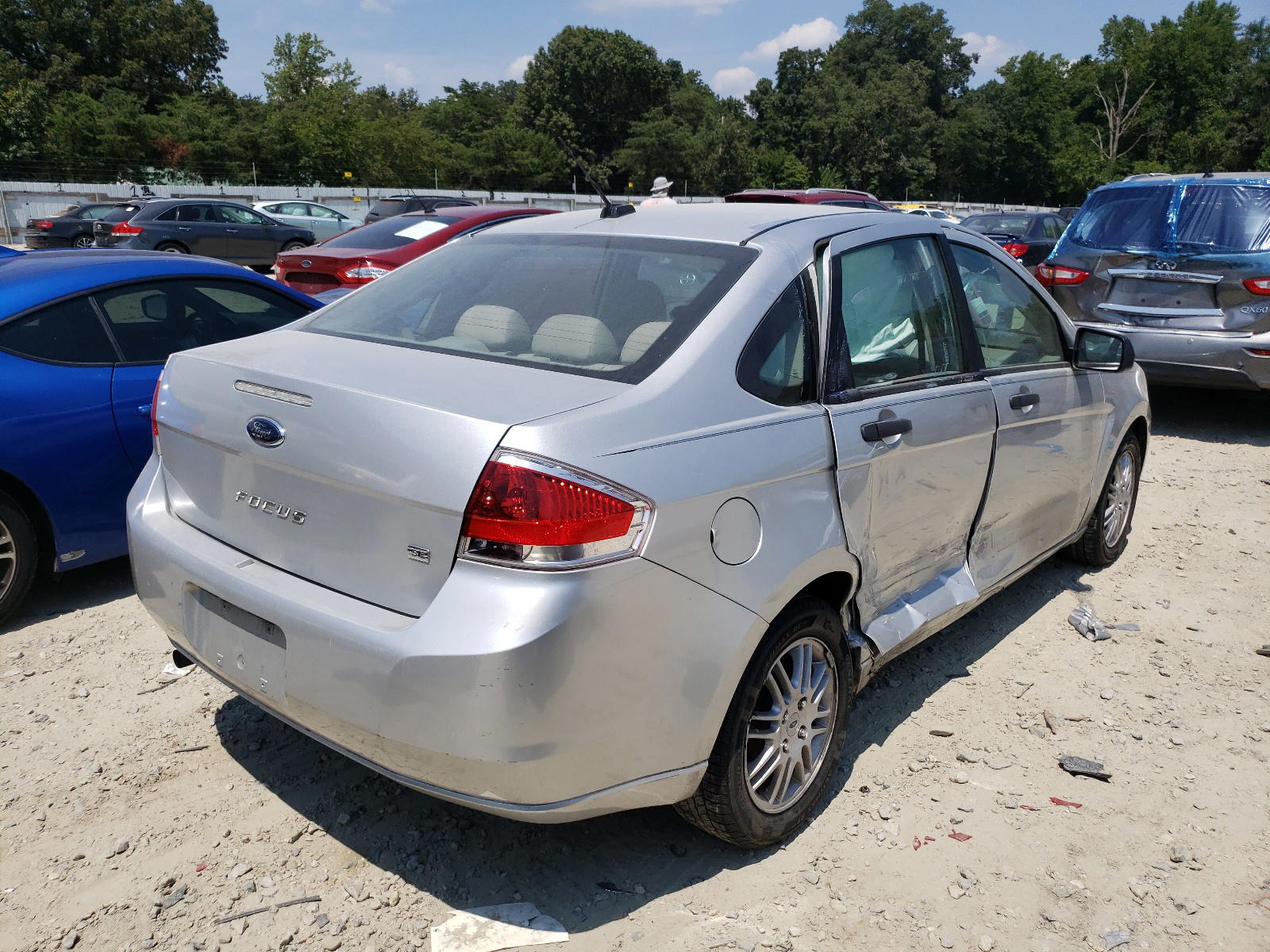 Photo 4 from auction – 2011 FORD FOCUS SE with VIN 1FAHP3FN3BW118956