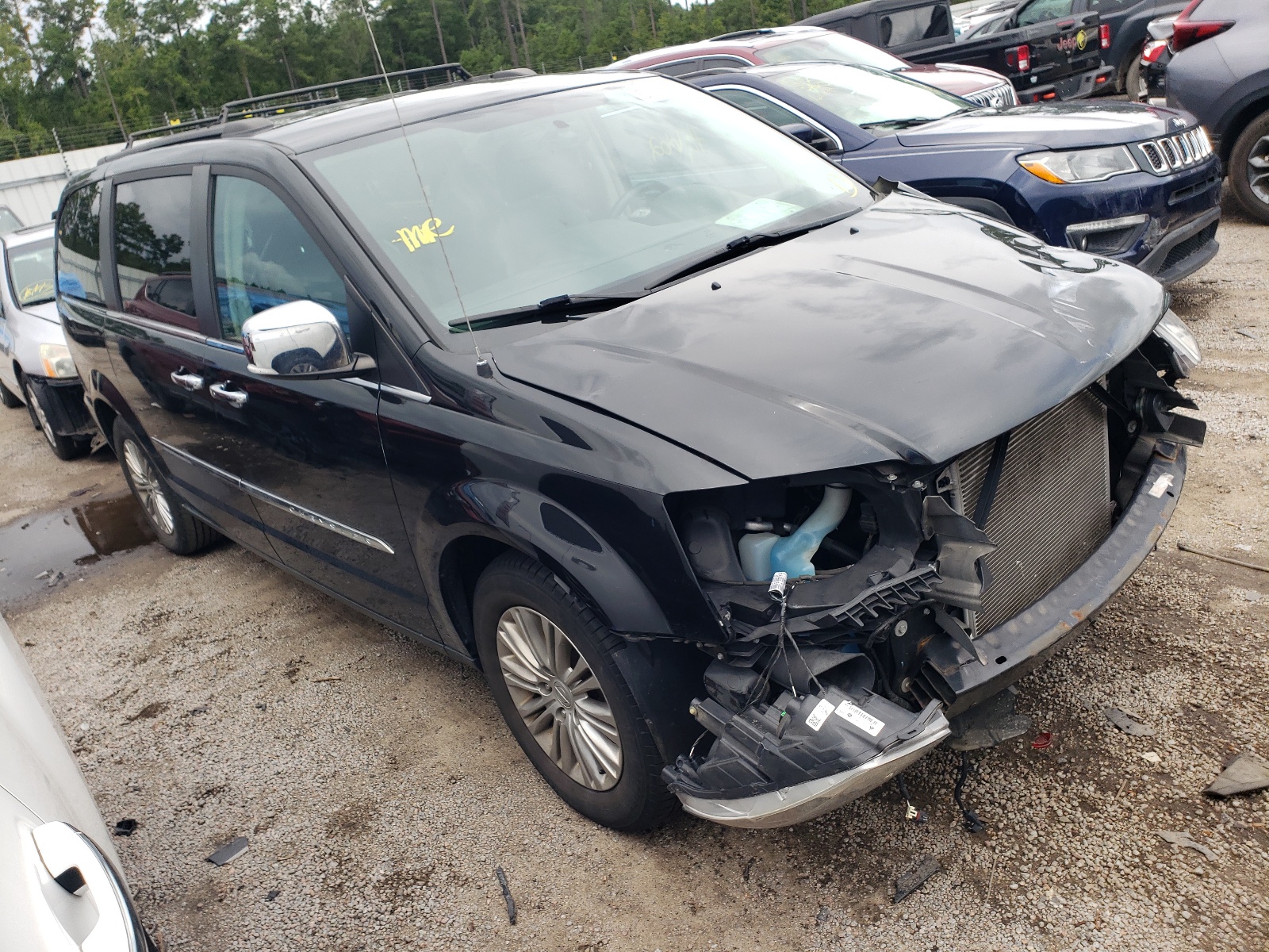 CHRYSLER TOWN & COU 2015 with VIN 2C4RC1CG0FR677688 - Photo from auction