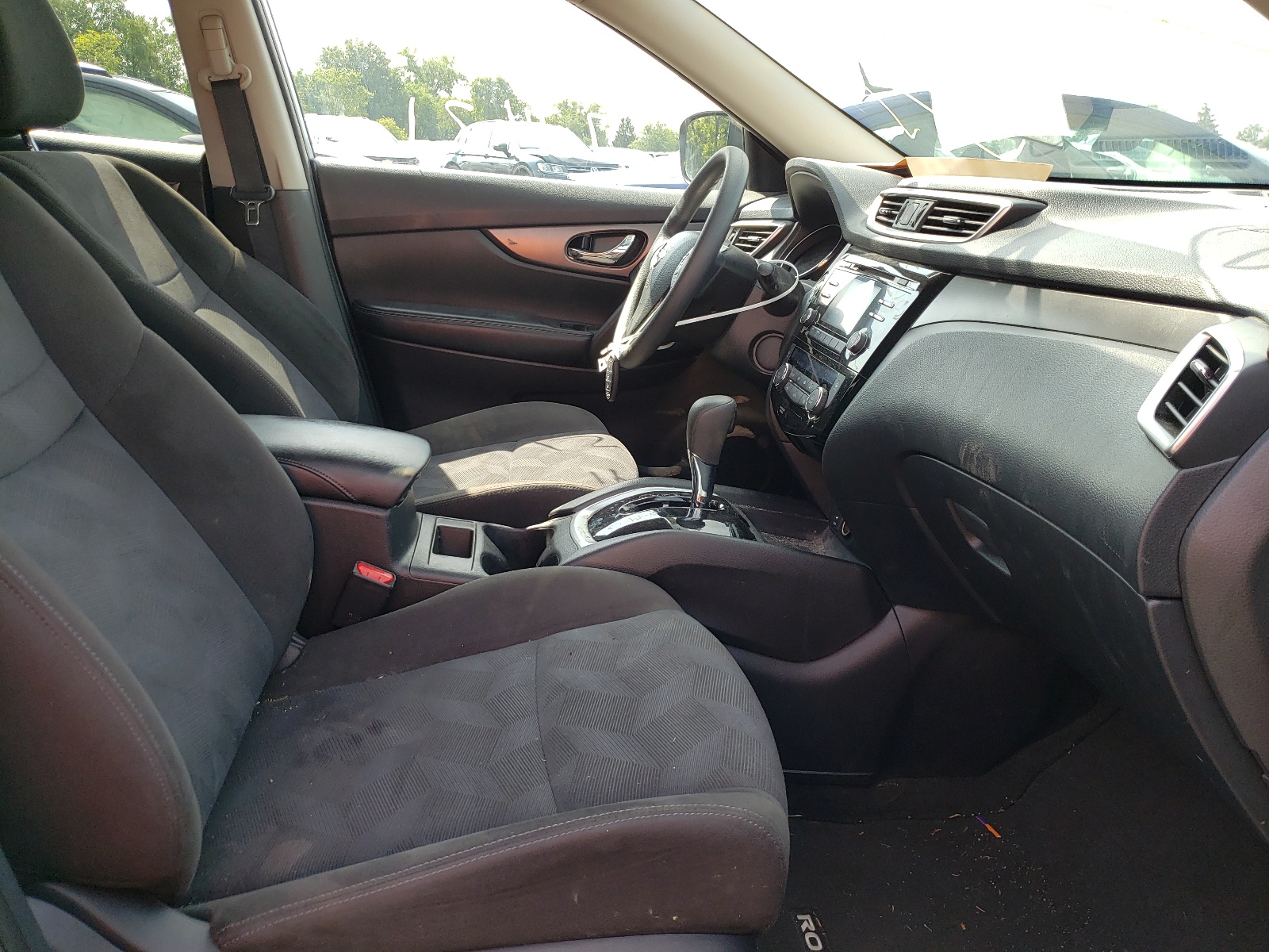 Photo 5 from auction – 2015 NISSAN ROGUE S with VIN KNMAT2MVXFP570410