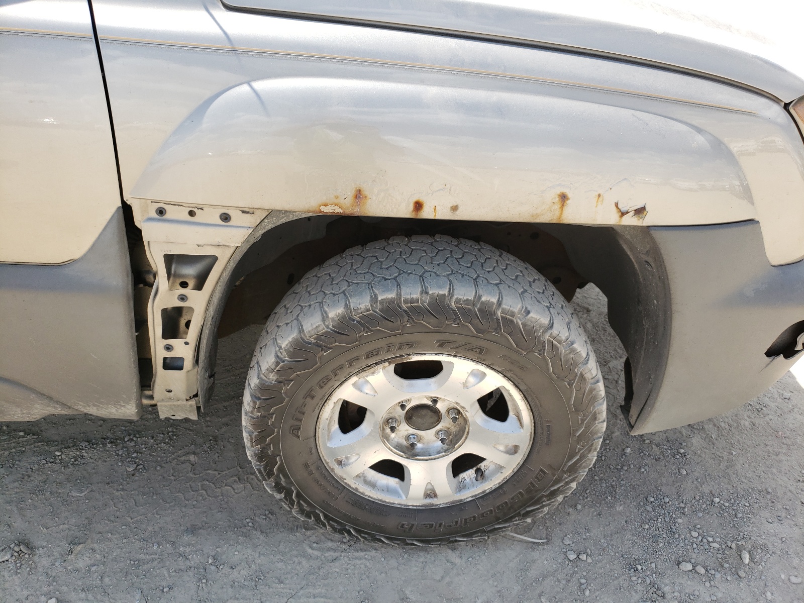 Photo 9 from auction – 2002 CHEVROLET AVALANCHE with VIN 3GNEK13T12G294316