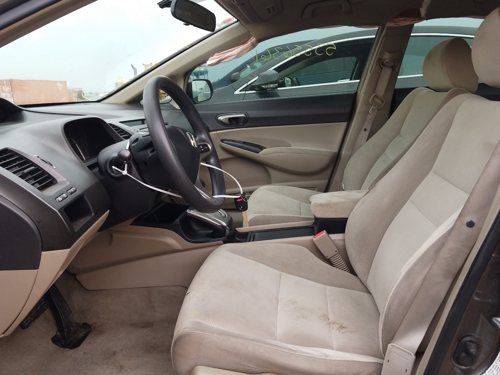 Photo 5 from auction – 2009 HONDA CIVIC LX with VIN 19XFA16539E016908