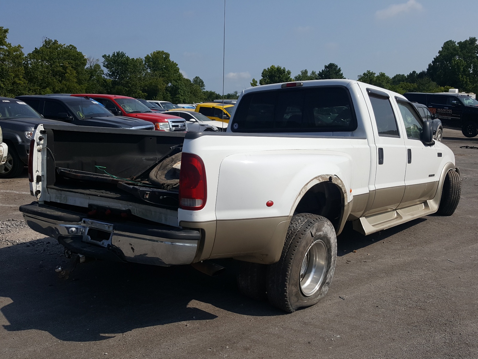 Photo 4 from auction – 2000 FORD F350 SUPER with VIN 1FTWW32F9YEE46688