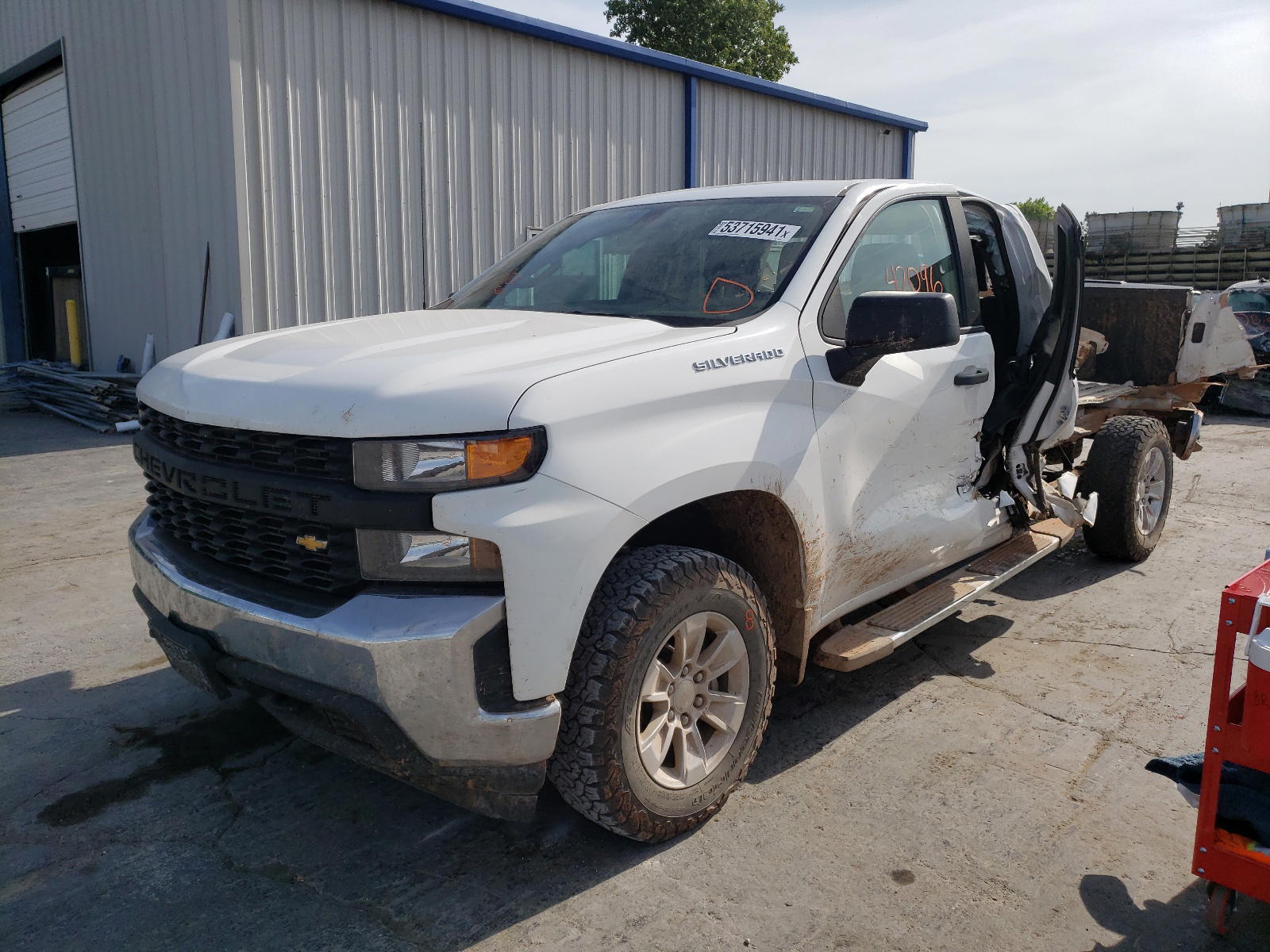 Photo 2 from auction – 2019 CHEVROLET SILVERADO with VIN 1GCRYAEF8KZ305036