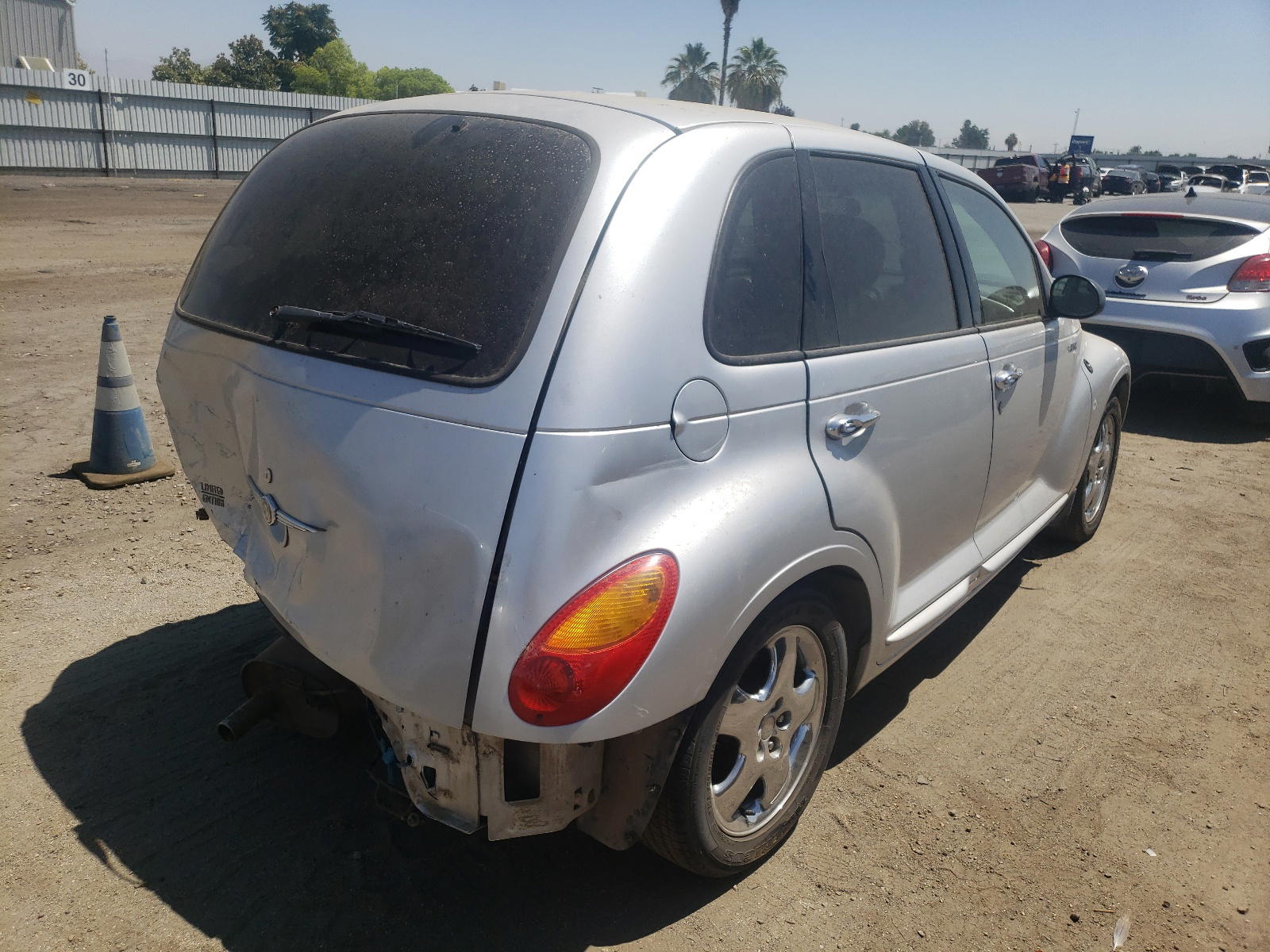 Photo 4 from auction – 2002 CHRYSLER PT CRUISER with VIN 3C8FY68BX2T254587