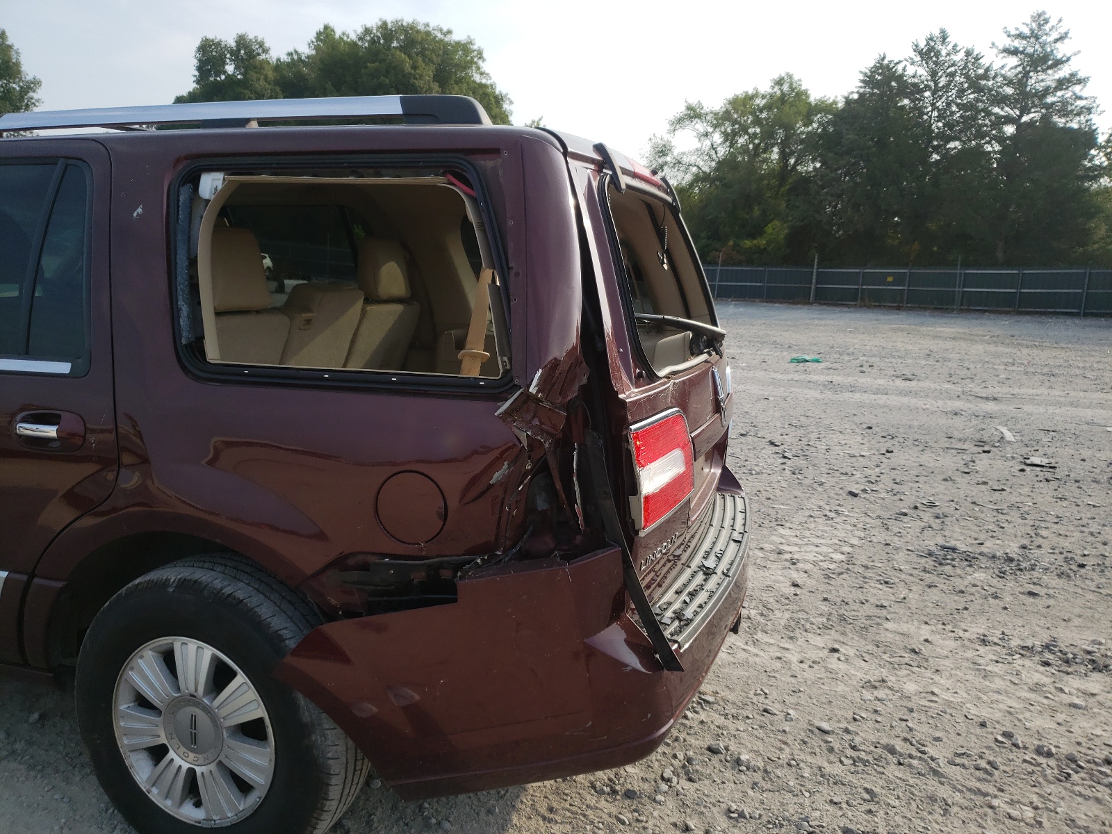 Photo 9 from auction – 2010 LINCOLN NAVIGATOR with VIN 5LMJJ2J59AEJ00490