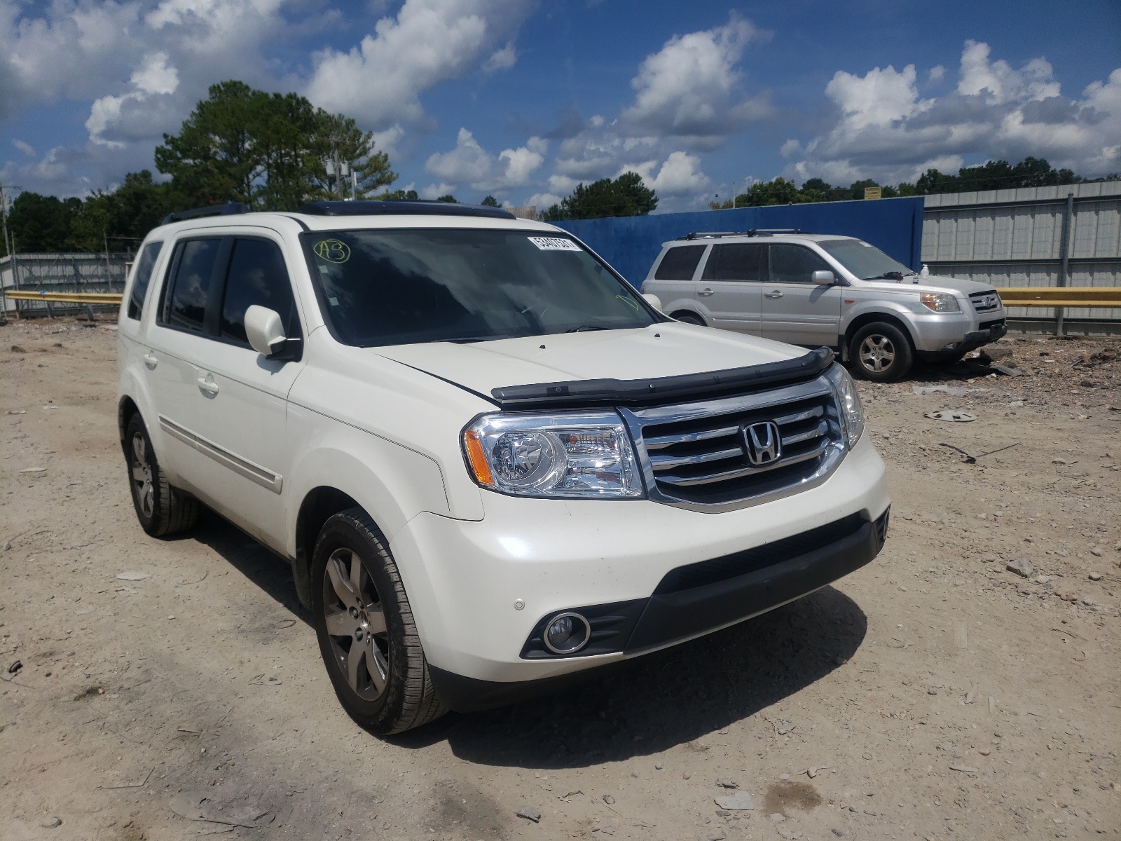 HONDA PILOT TOUR 2013 with VIN 5FNYF4H92DB039305 - Photo from auction