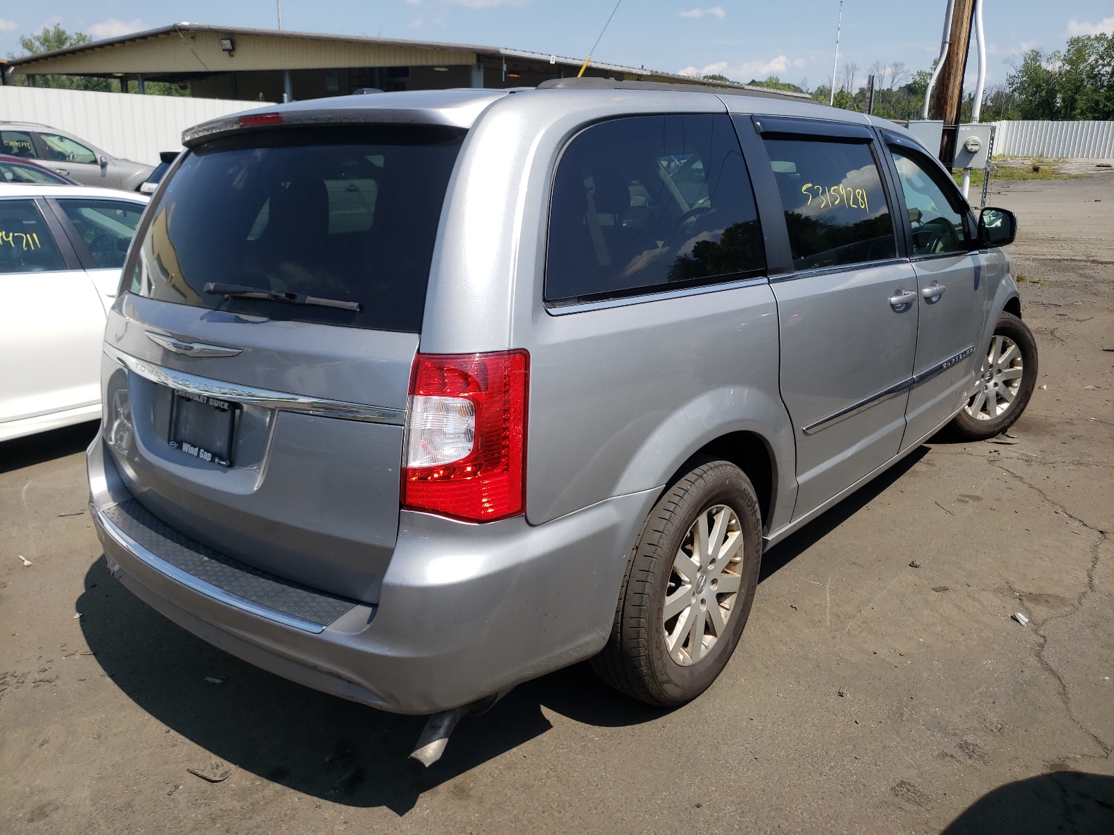 Photo 4 from auction – 2015 CHRYSLER TOWN & COU with VIN 2C4RC1BG4FR513703