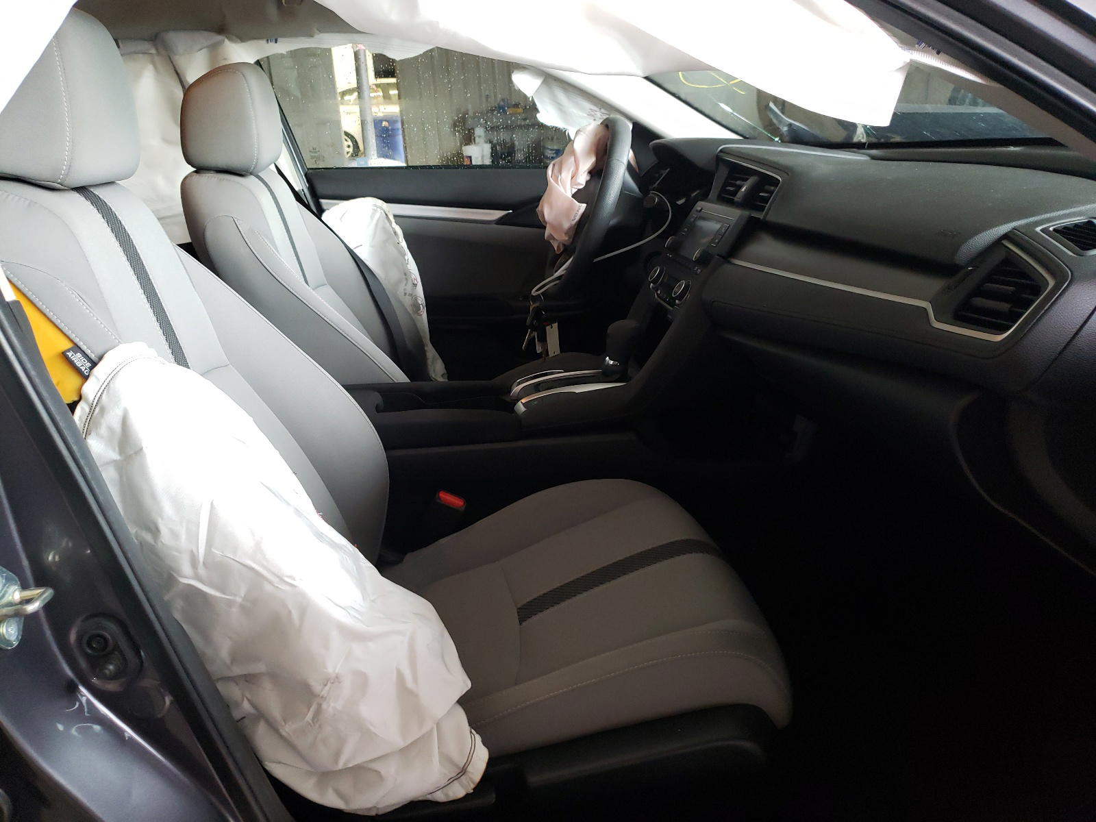 Photo 5 from auction – 2017 HONDA CIVIC LX with VIN 19XFC2F53HE021198
