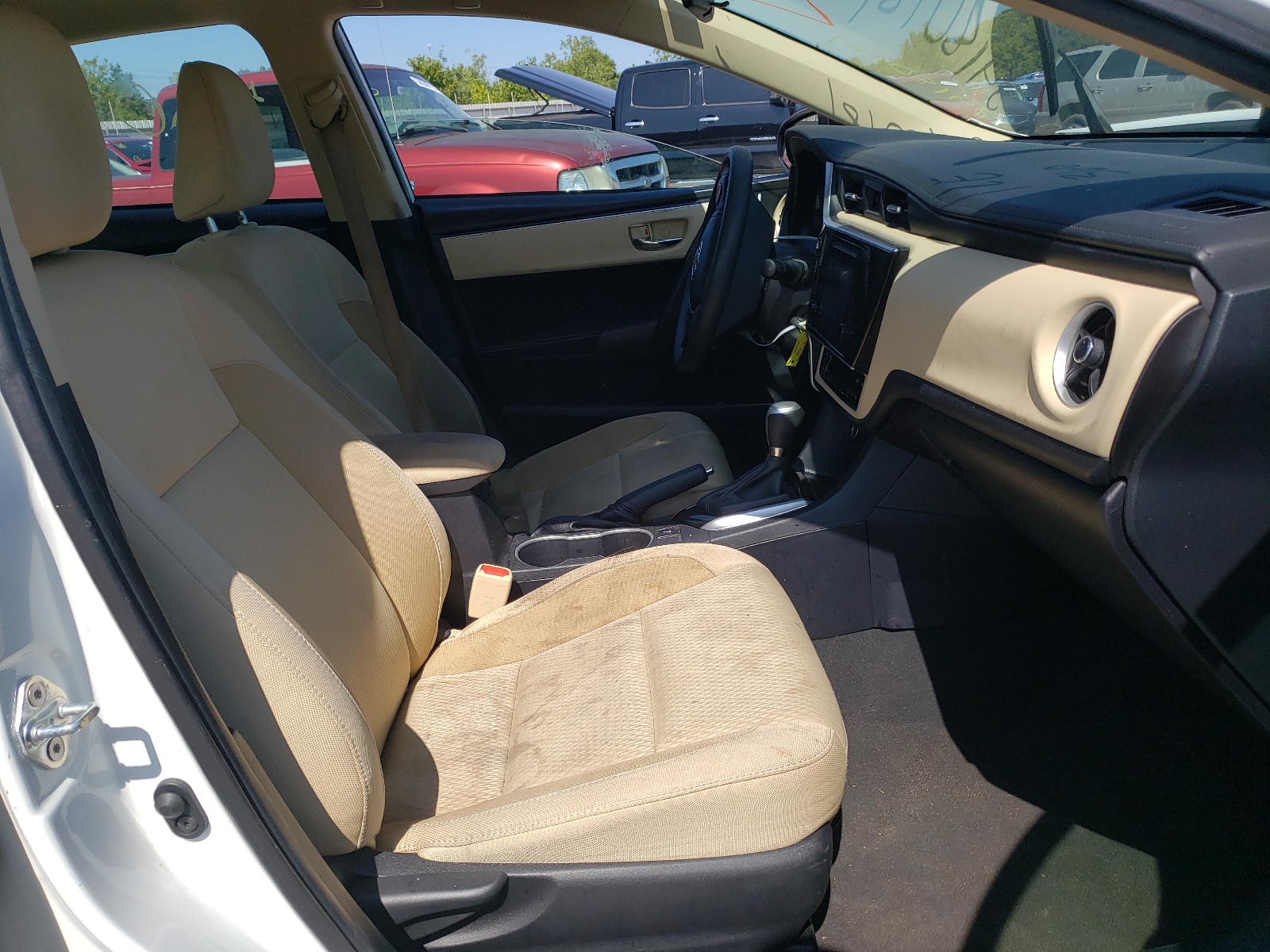Photo 5 from auction – 2019 TOYOTA COROLLA L with VIN 2T1BURHE1KC205420