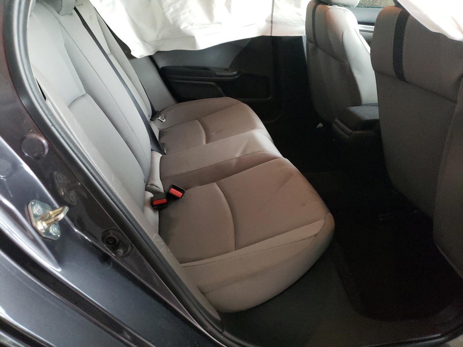 Photo 6 from auction – 2017 HONDA CIVIC LX with VIN 19XFC2F53HE021198