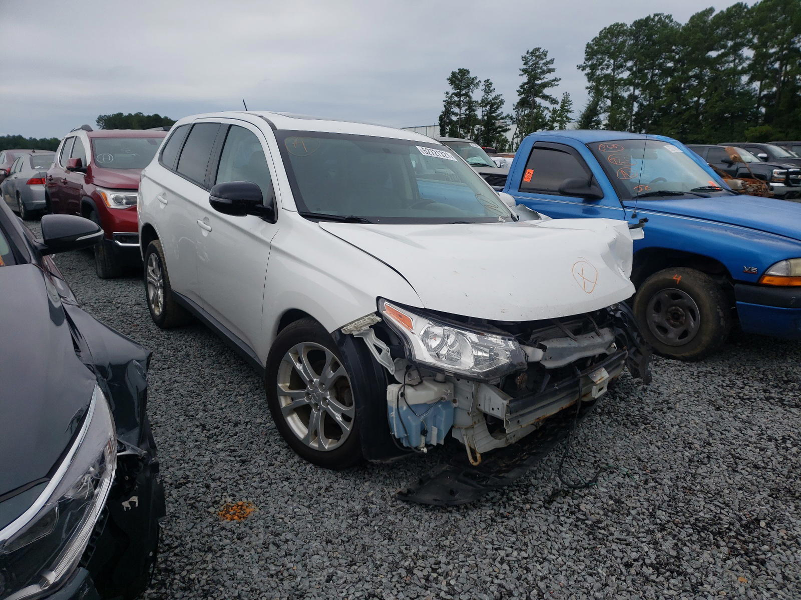 MITSUBISHI OUTLANDER 2014 with VIN JA4AZ3A36EZ006113 - Photo from auction