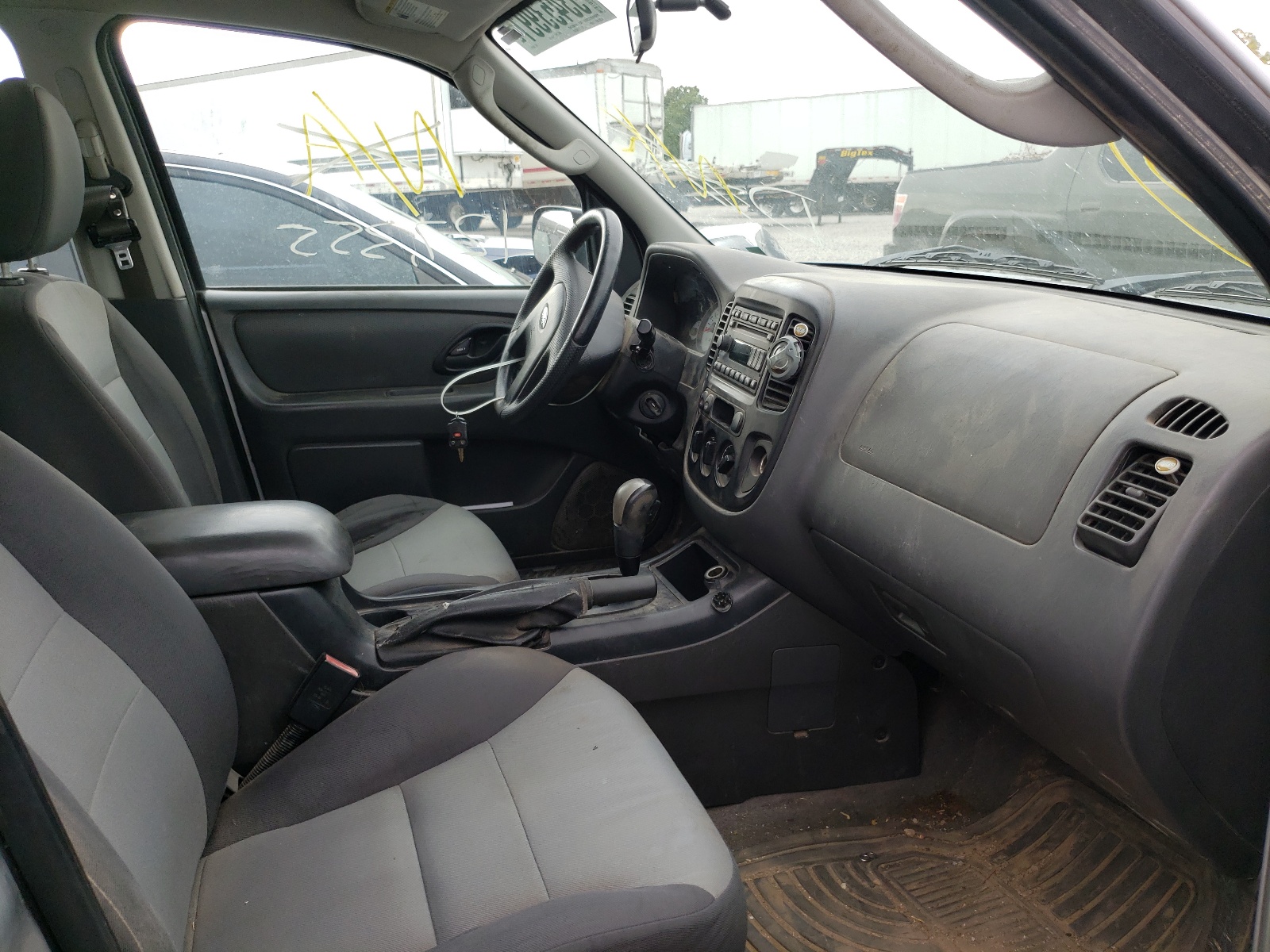 Photo 5 from auction – 2007 FORD ESCAPE XLS with VIN 1FMYU92Z87KA03410