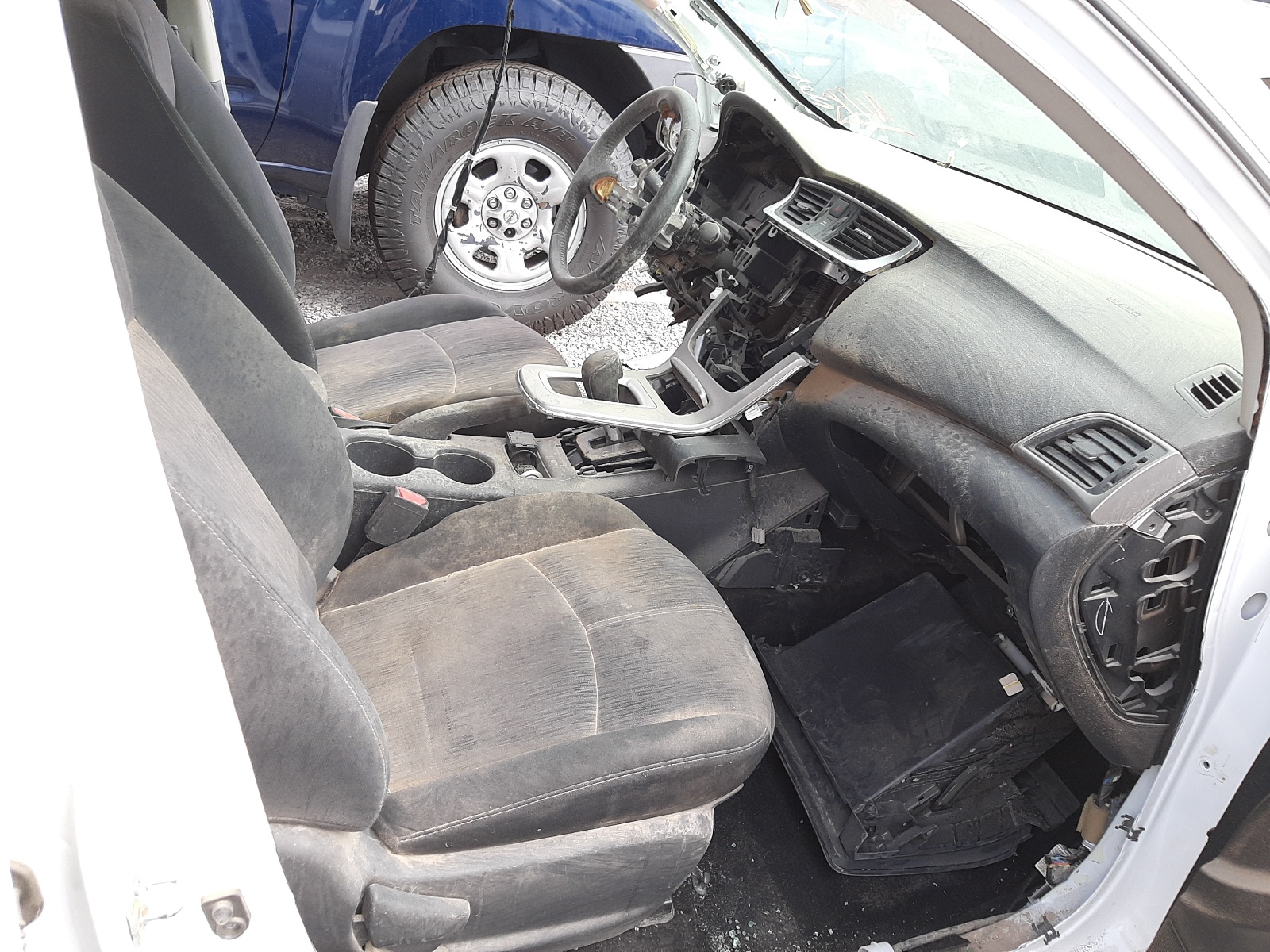 Photo 5 from auction – 2015 NISSAN SENTRA S with VIN 3N1AB7APXFL667966