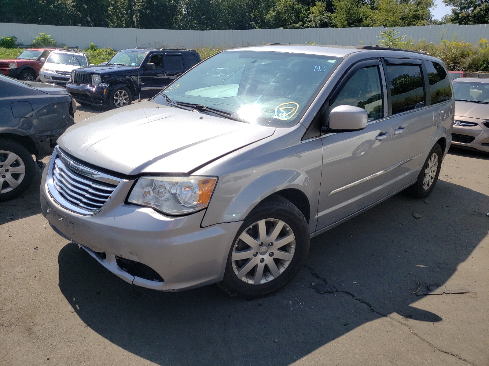 Photo 2 from auction – 2015 CHRYSLER TOWN & COU with VIN 2C4RC1BG4FR513703