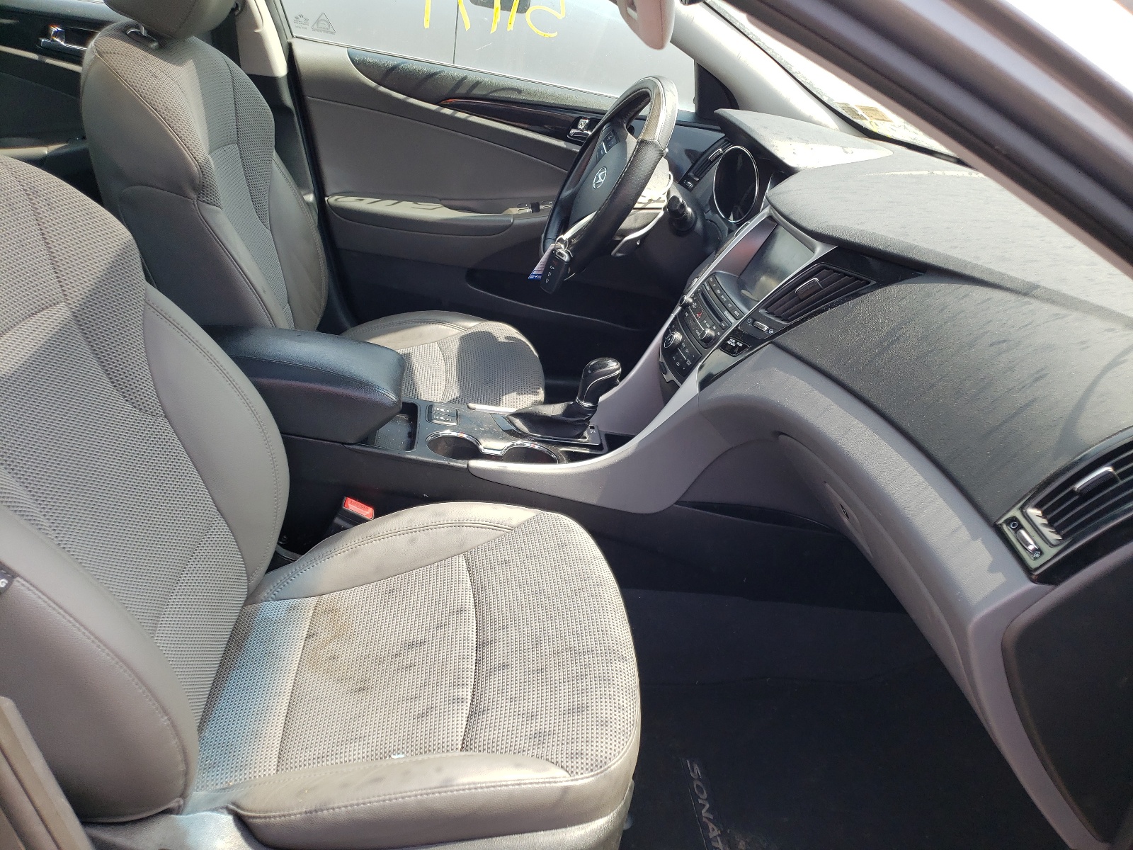 Photo 5 from auction – 2014 HYUNDAI SONATA SE with VIN 5NPEC4AC4EH918597