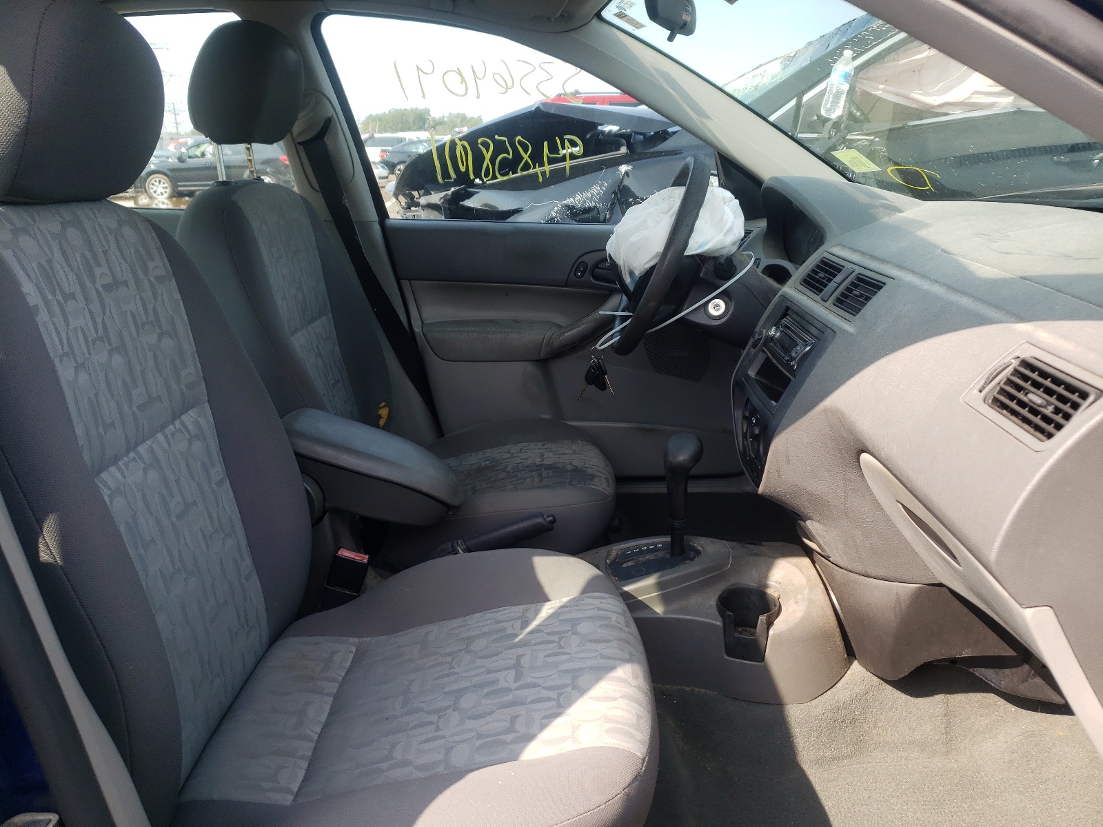 Photo 5 from auction – 2005 FORD FOCUS ZX4 with VIN 1FAFP34N85W125643