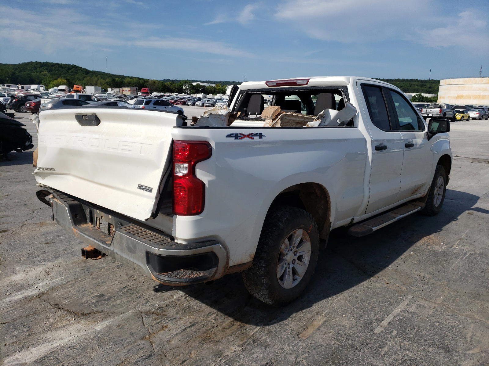 Photo 4 from auction – 2019 CHEVROLET SILVERADO with VIN 1GCRYAEF8KZ305036
