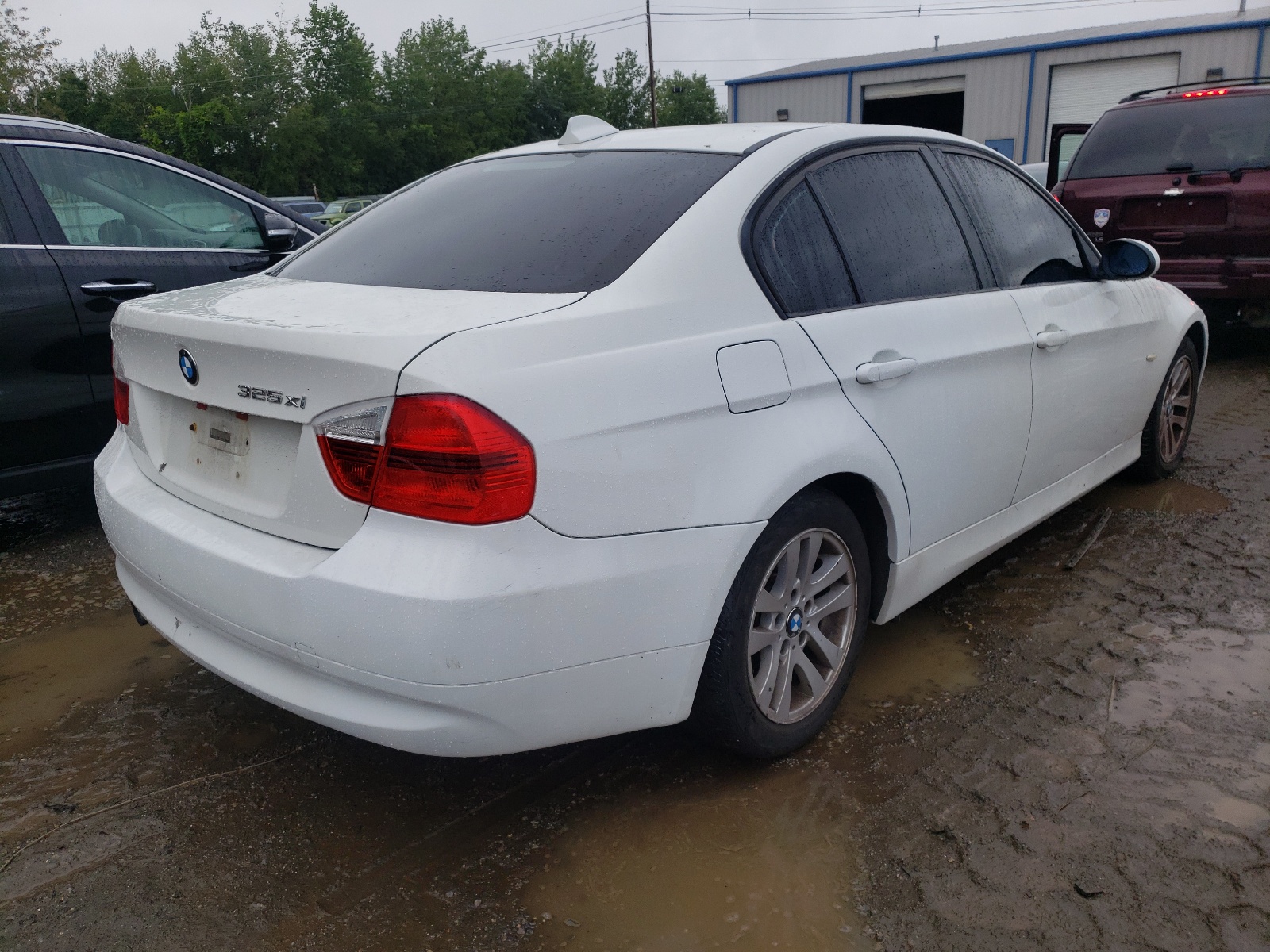 Photo 4 from auction – 2006 BMW 325 XI with VIN WBAVD13536KV05032