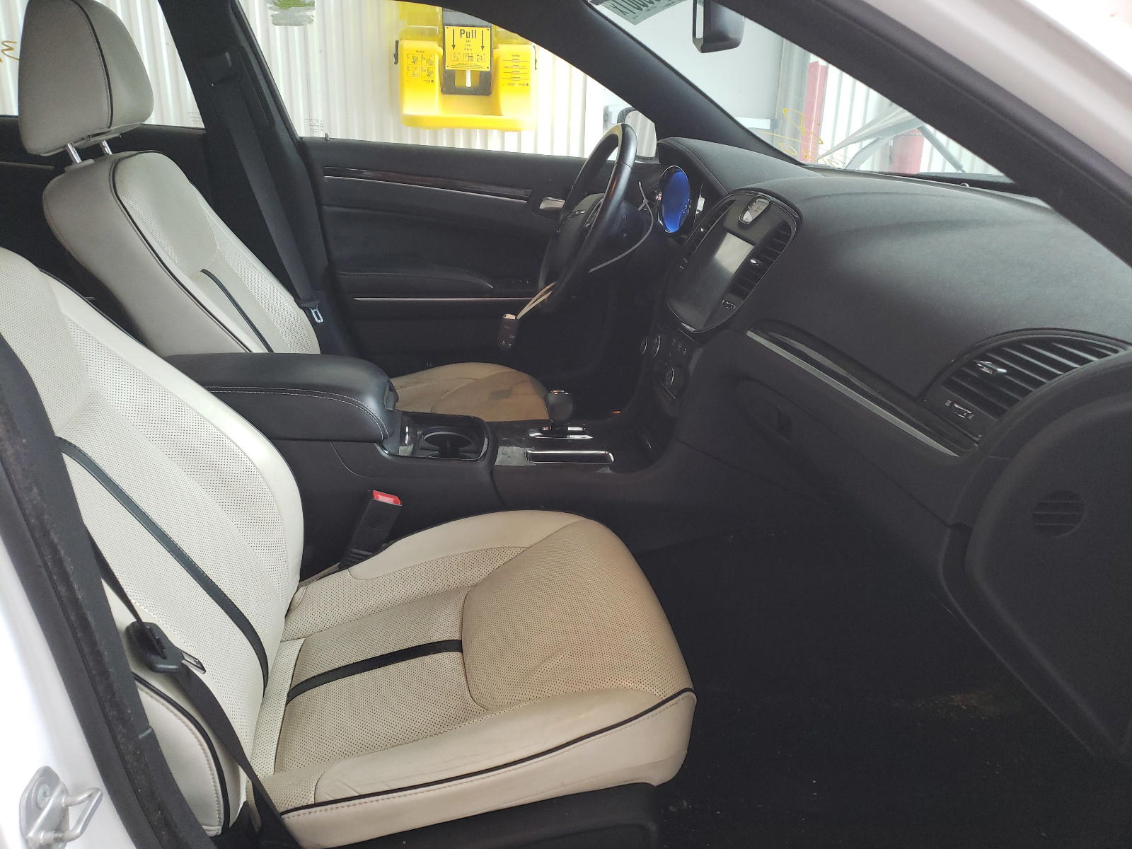 Photo 5 from auction – 2014 CHRYSLER 300 with VIN 2C3CCAAG6EH343120