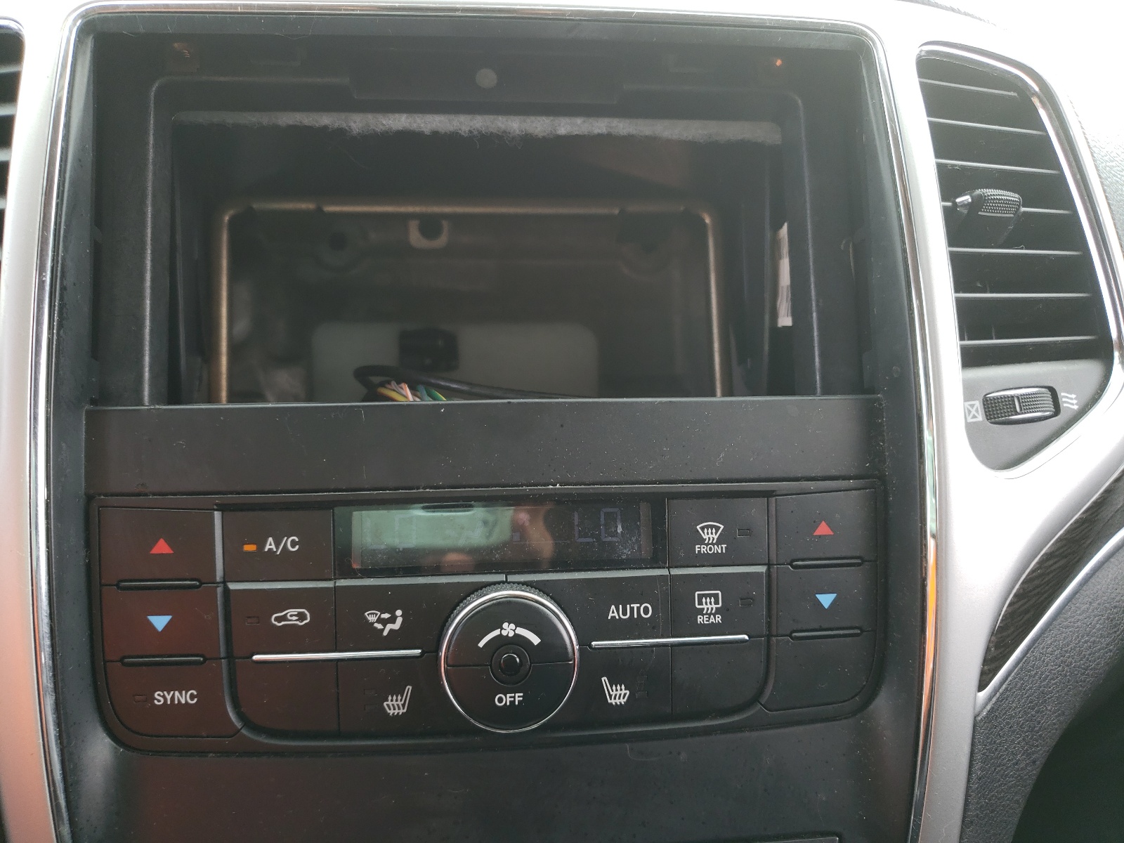 Photo 9 from auction – 2011 JEEP GRAND CHER with VIN 1J4RR4GGXBC646181