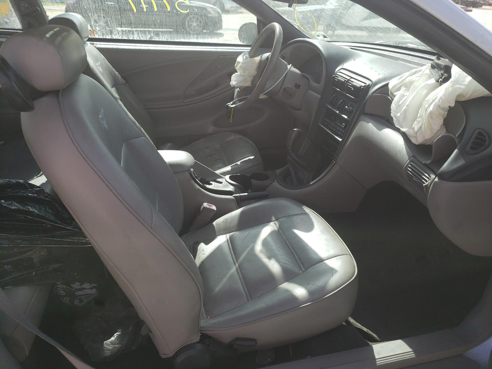 Photo 5 from auction – 2000 FORD MUSTANG with VIN 1FAFP4041YF263967