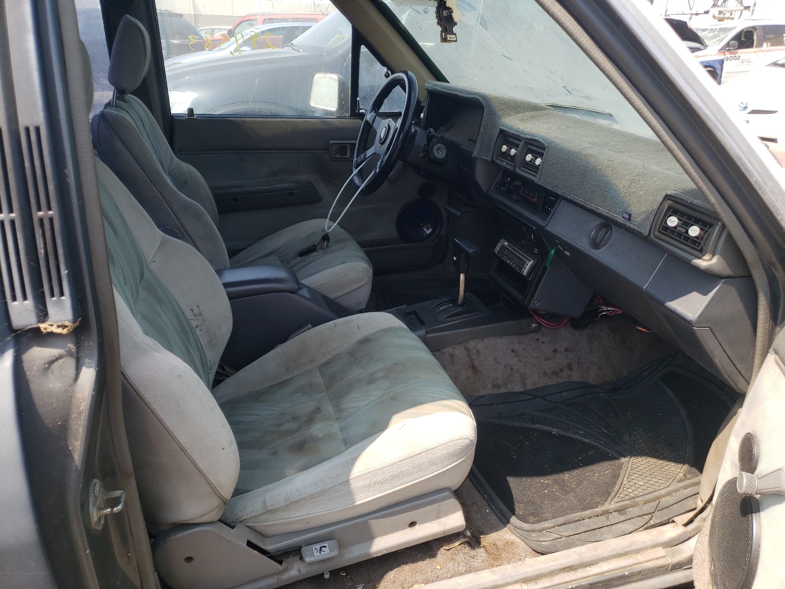 Photo 5 from auction – 1984 TOYOTA PICKUP XTR with VIN JT4RN56S4E0047957